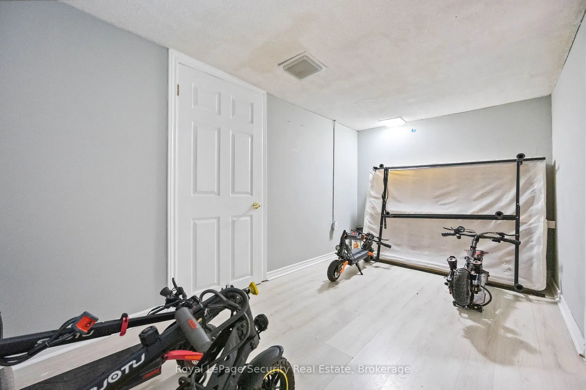 1104 Glengrove Ave