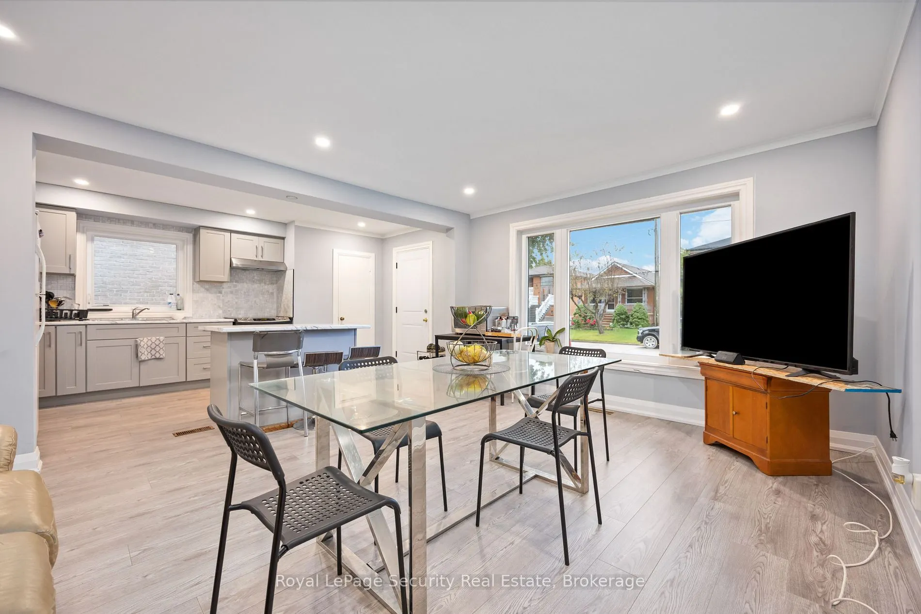 1104 Glengrove Ave