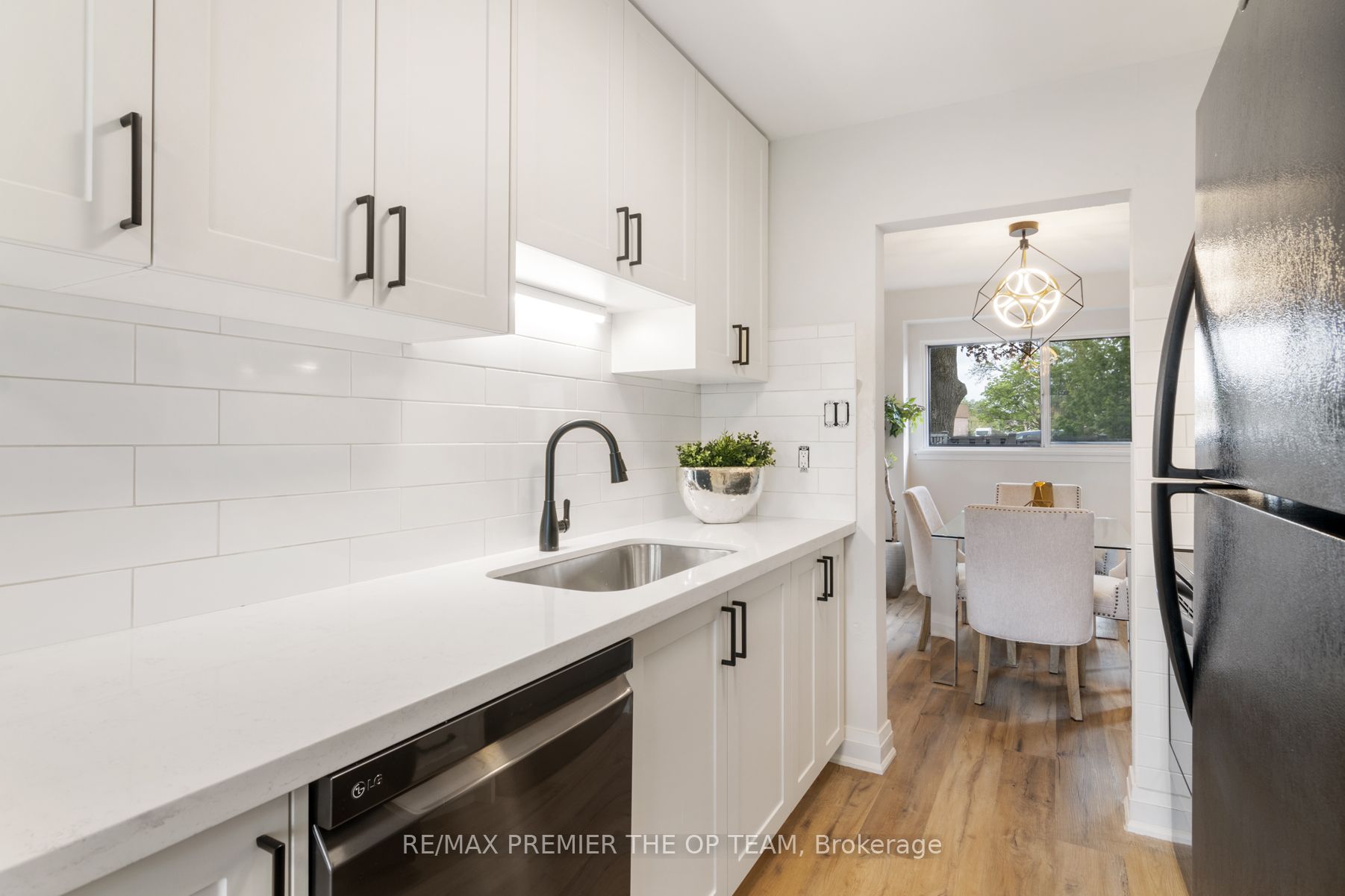 195 Fleetwood Cres, #217