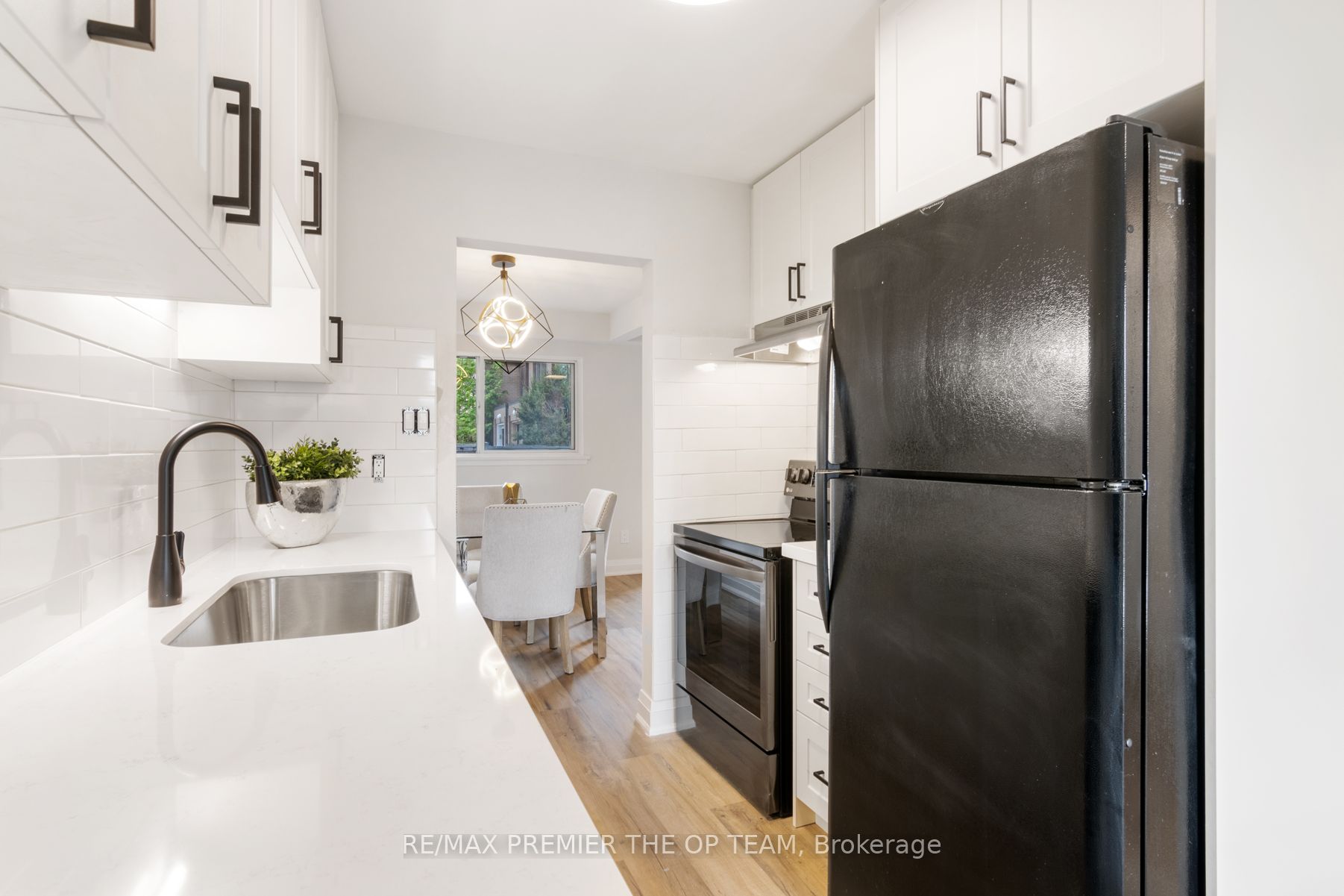 195 Fleetwood Cres, #217