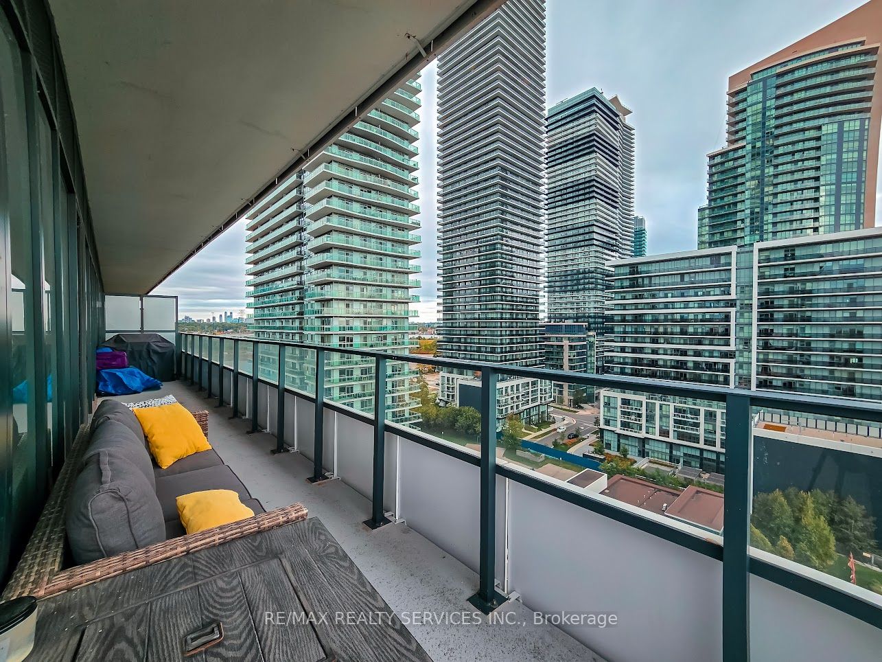 20 Shore Breeze Dr, #1107