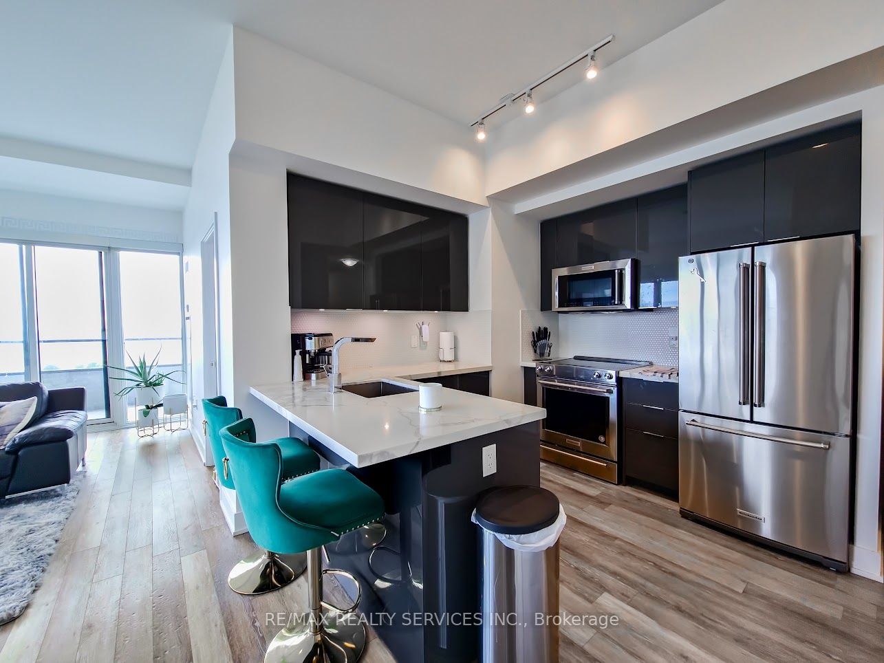 20 Shore Breeze Dr, #1107