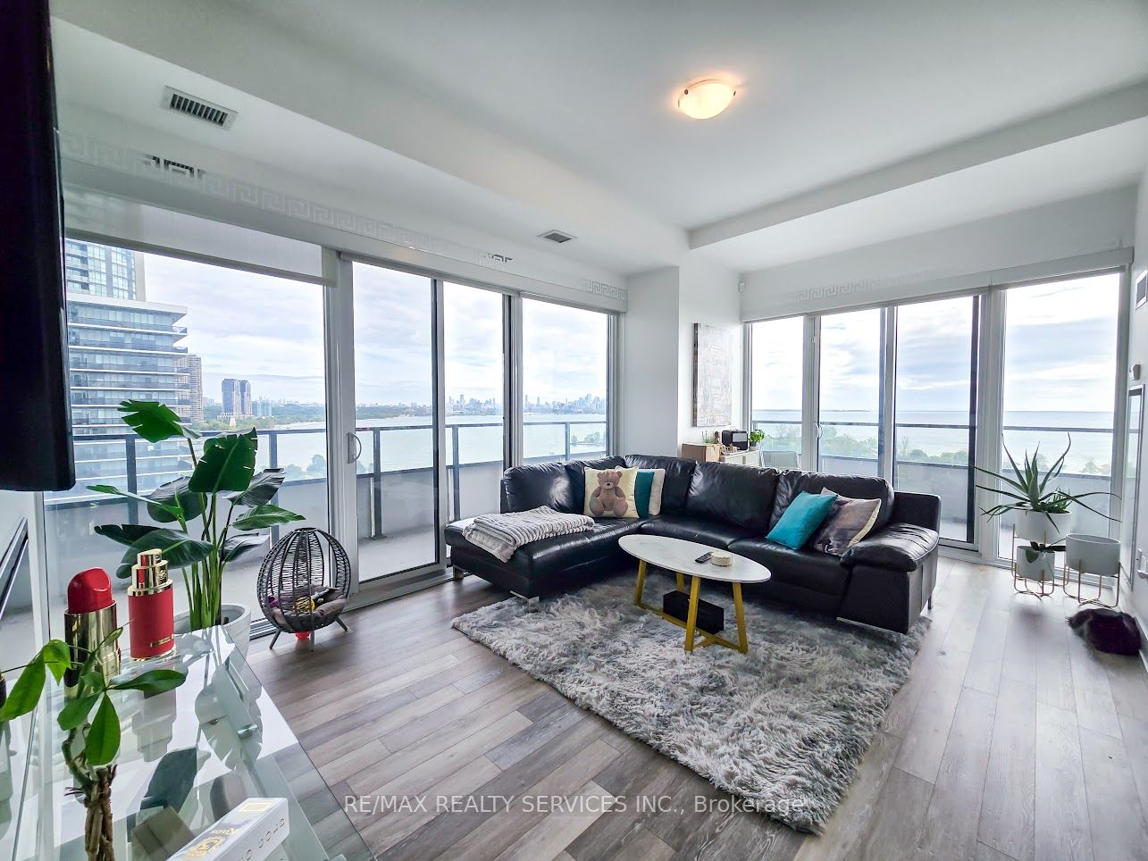 20 Shore Breeze Dr, #1107