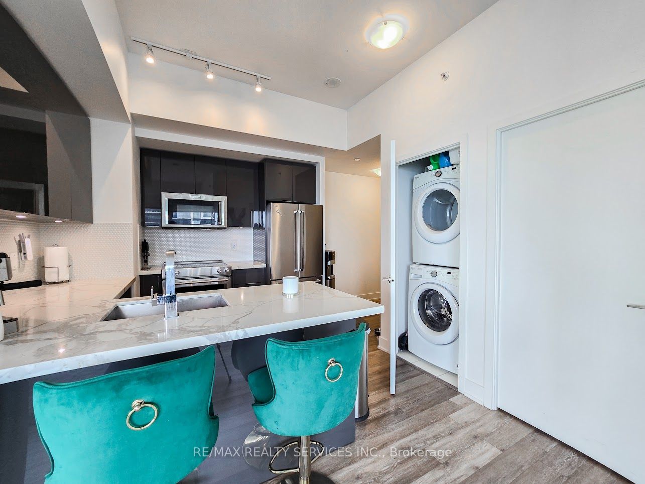 20 Shore Breeze Dr, #1107