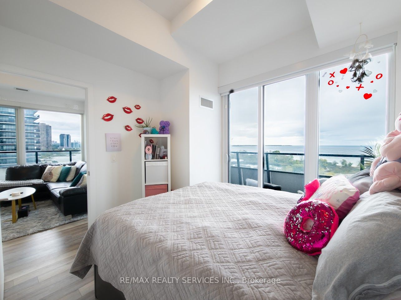 20 Shore Breeze Dr, #1107