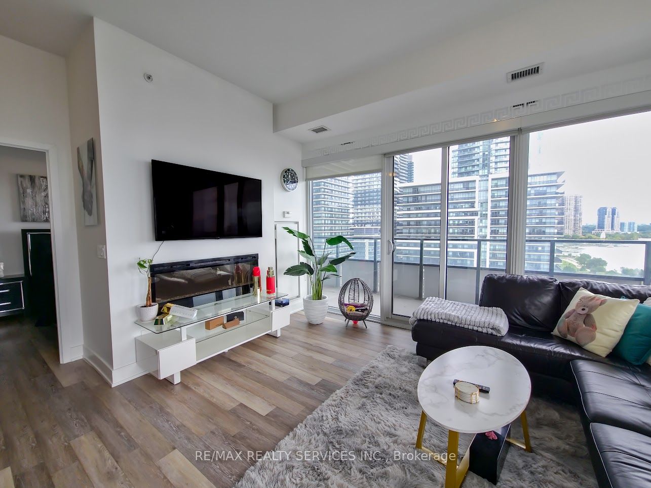 20 Shore Breeze Dr, #1107