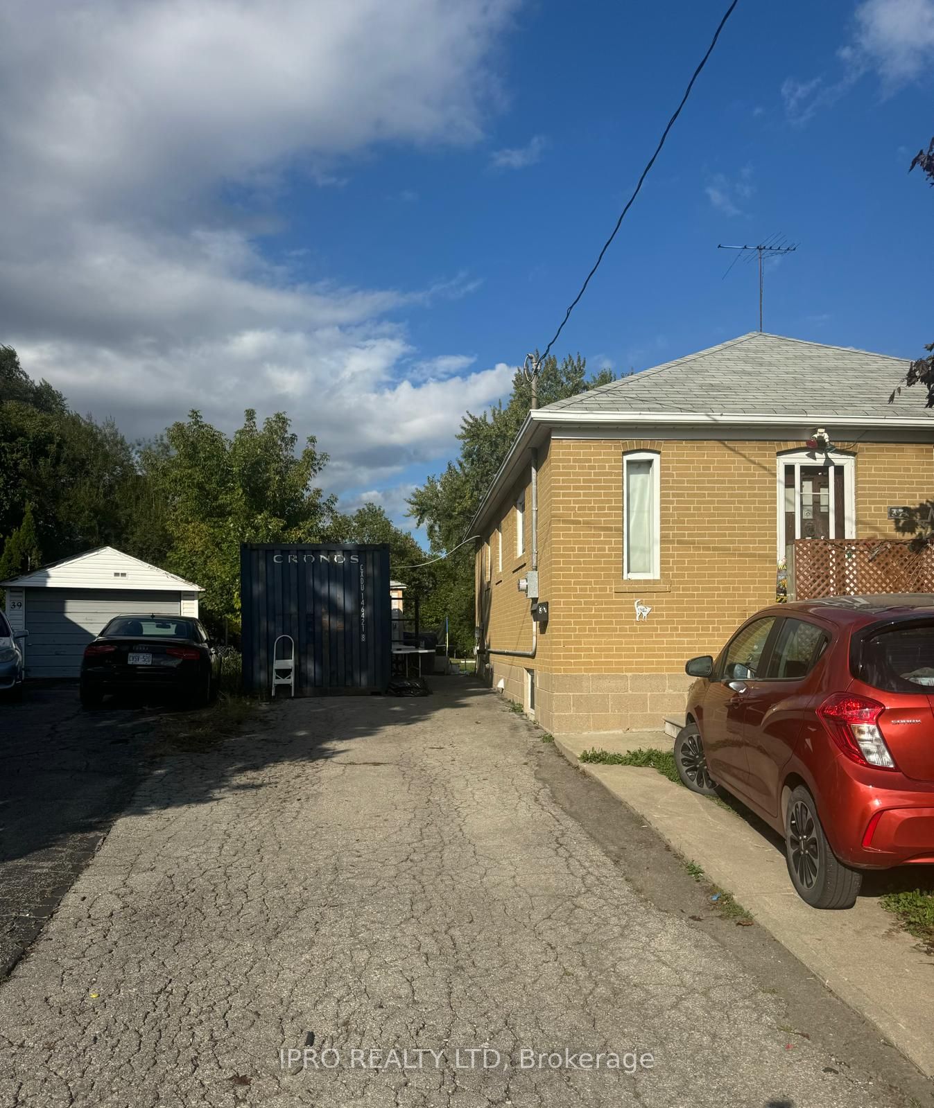 37 HATFIELD Cres