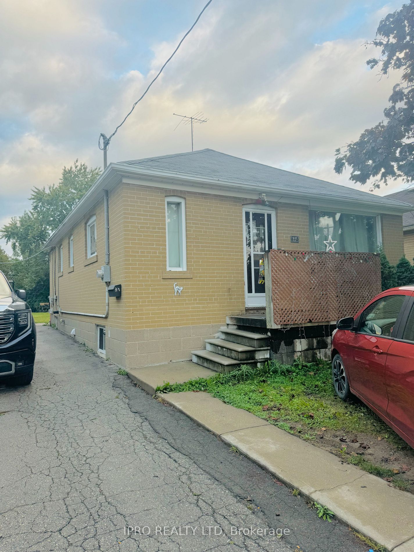37 HATFIELD Cres