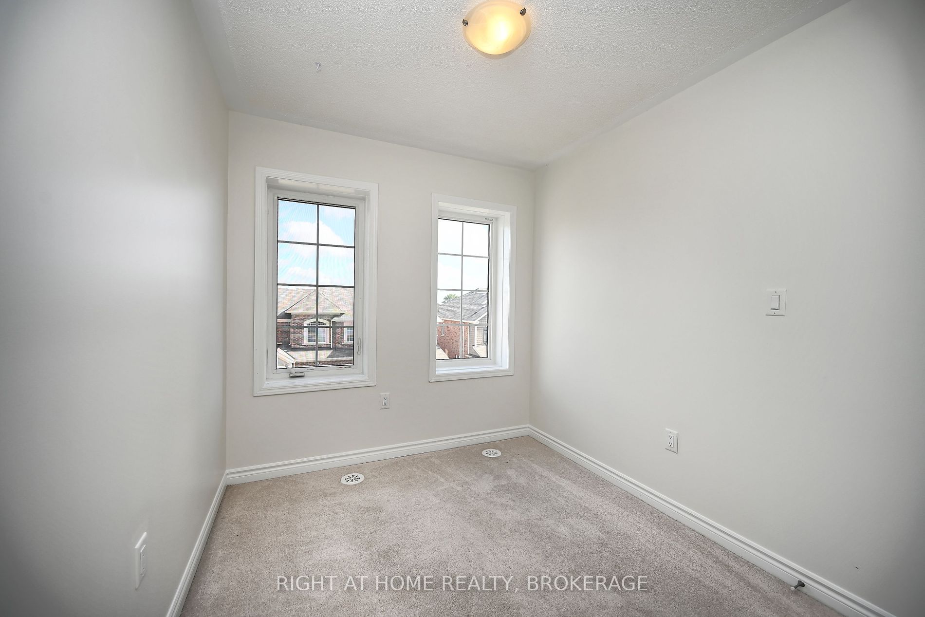689 Laking Terrace