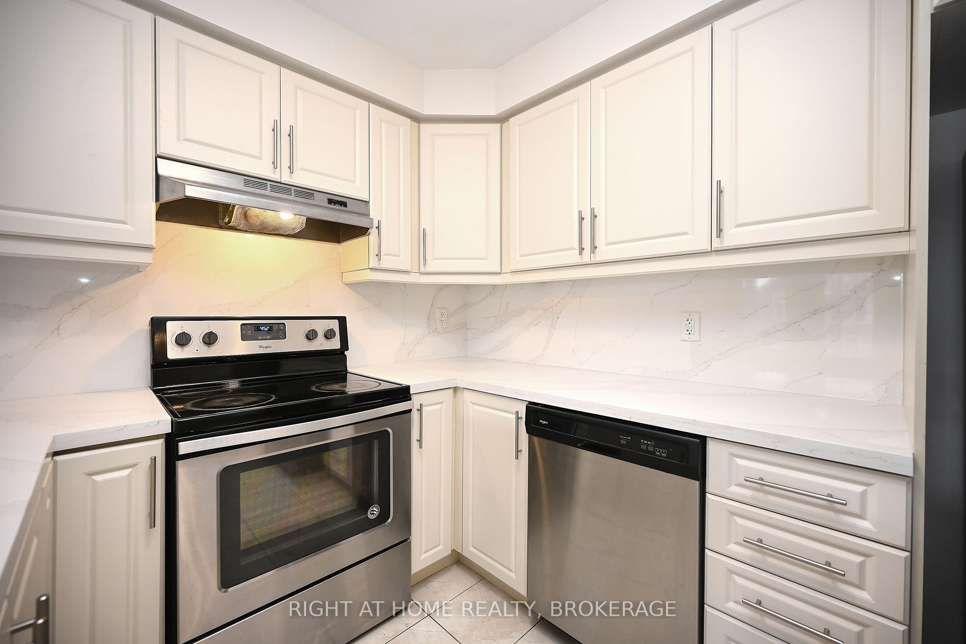 689 Laking Terrace