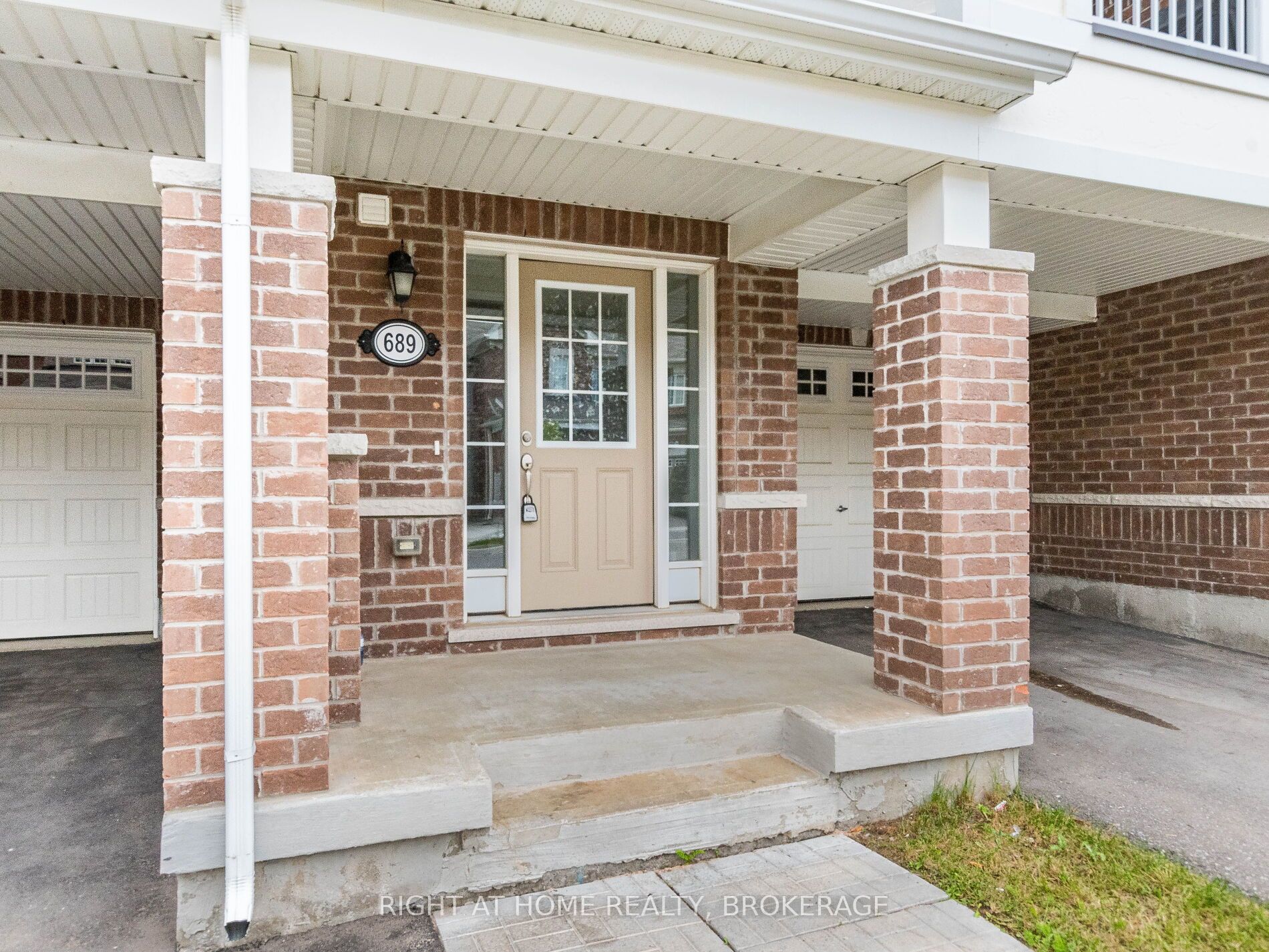 689 Laking Terrace