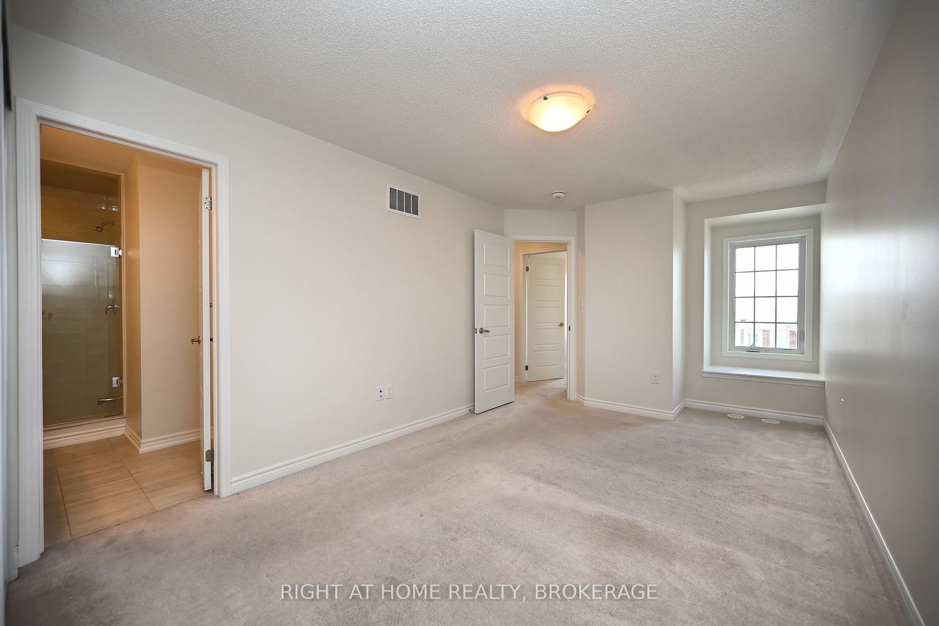 689 Laking Terrace