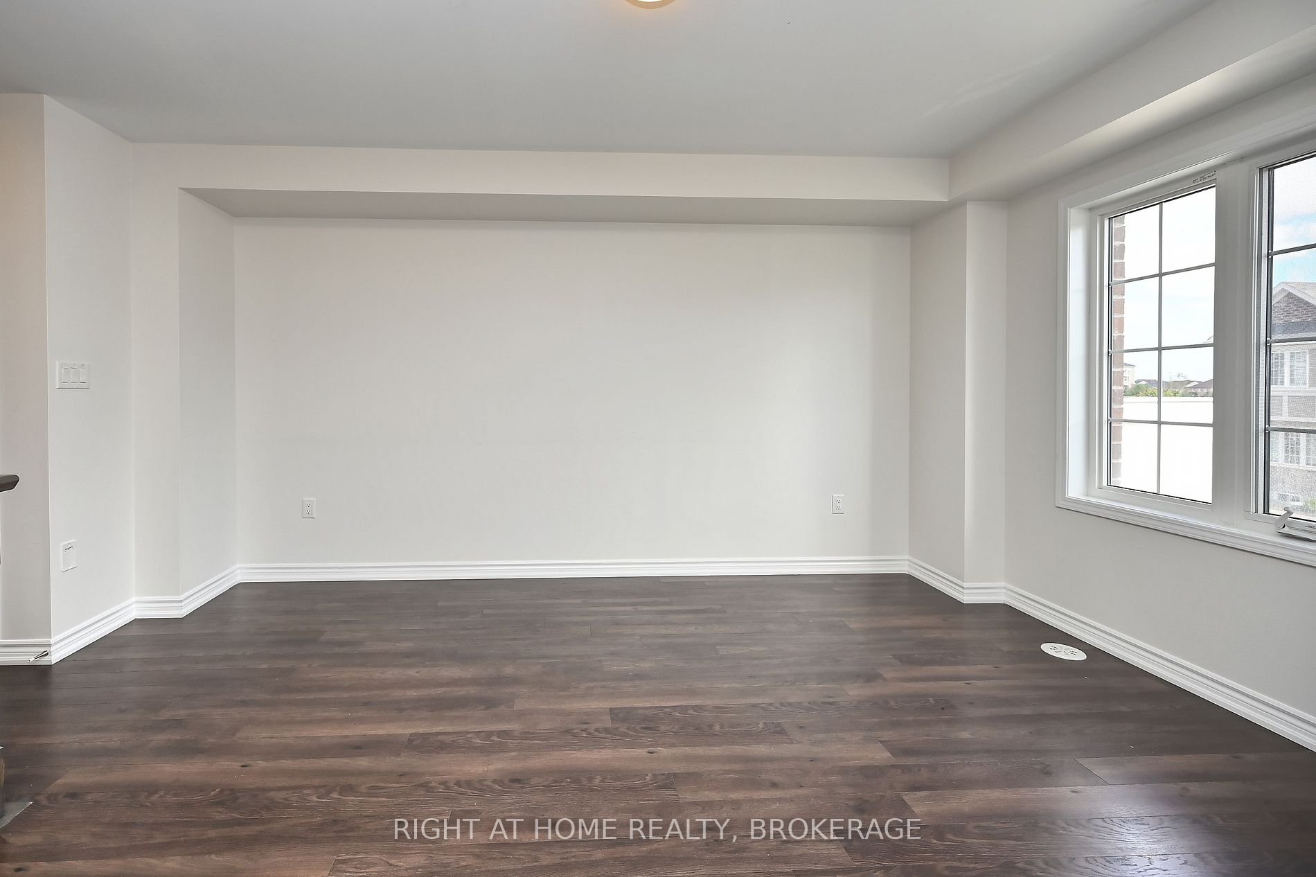 689 Laking Terrace