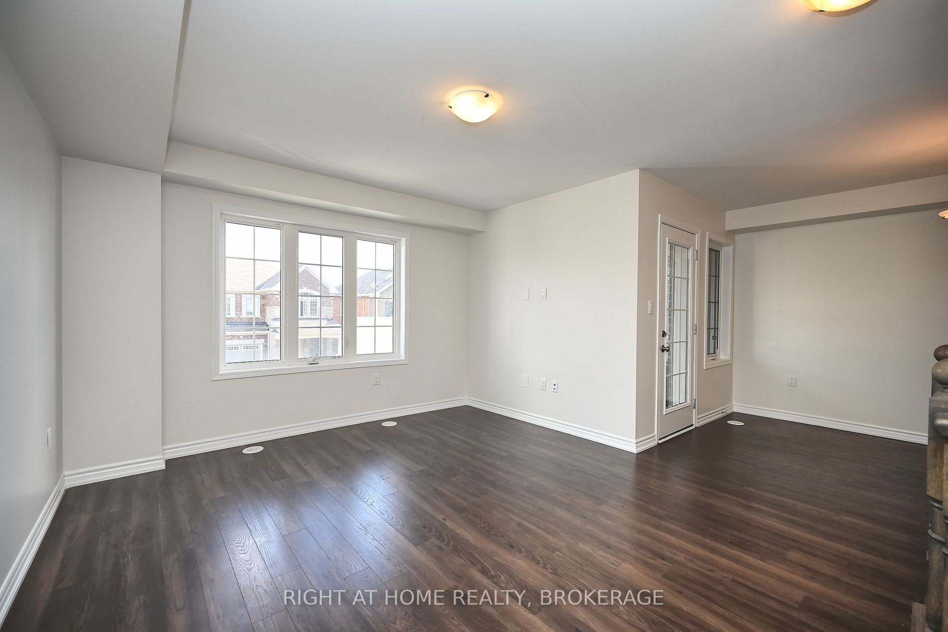 689 Laking Terrace