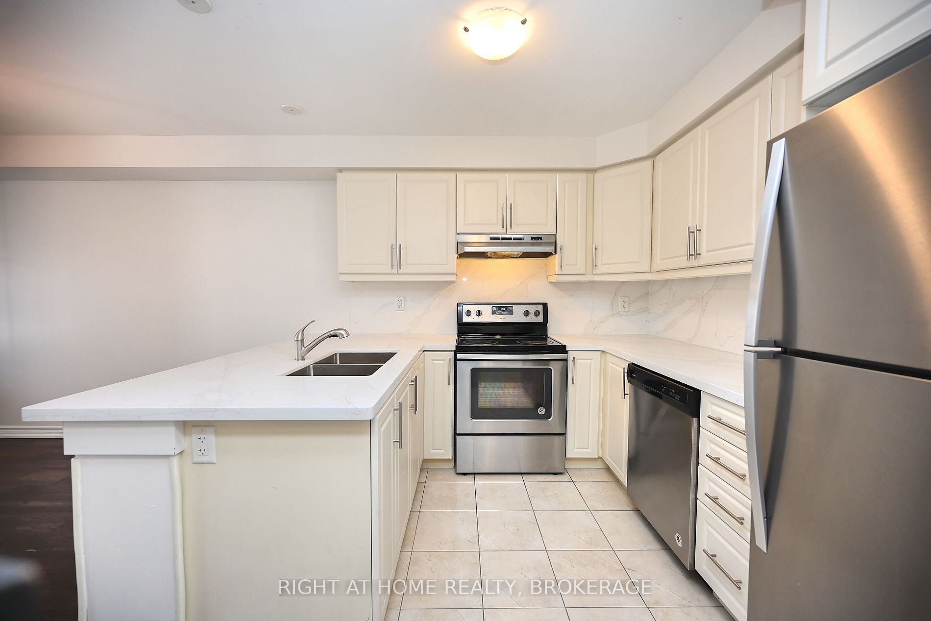 689 Laking Terrace