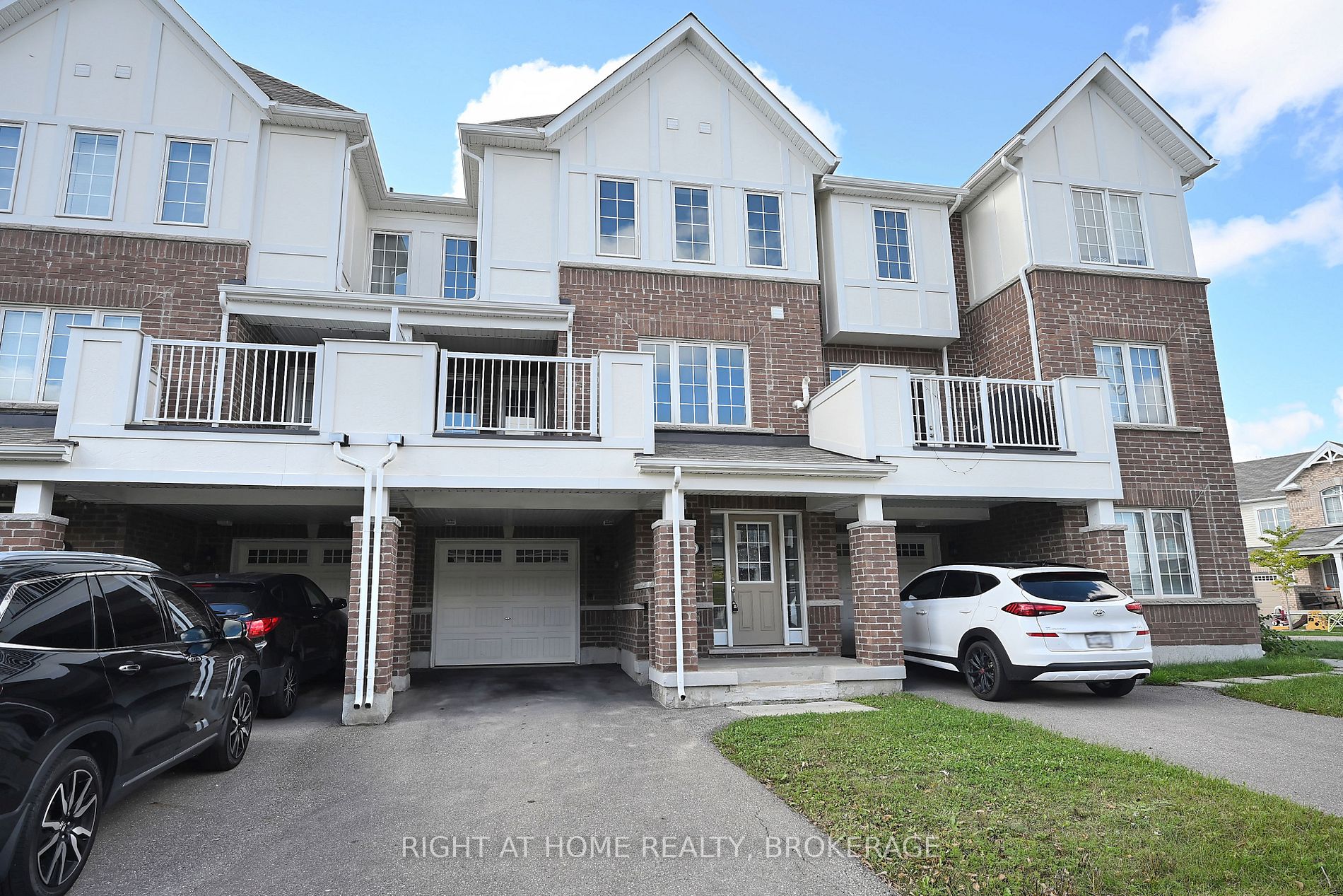689 Laking Terrace