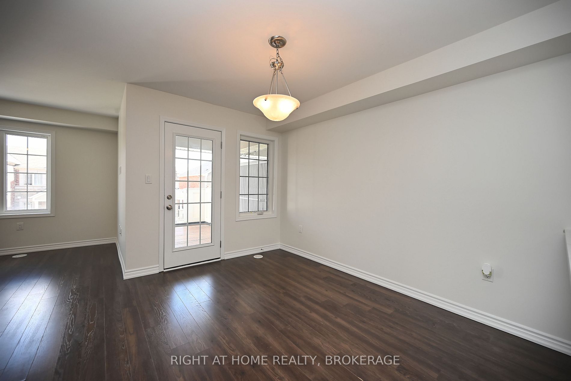 689 Laking Terrace