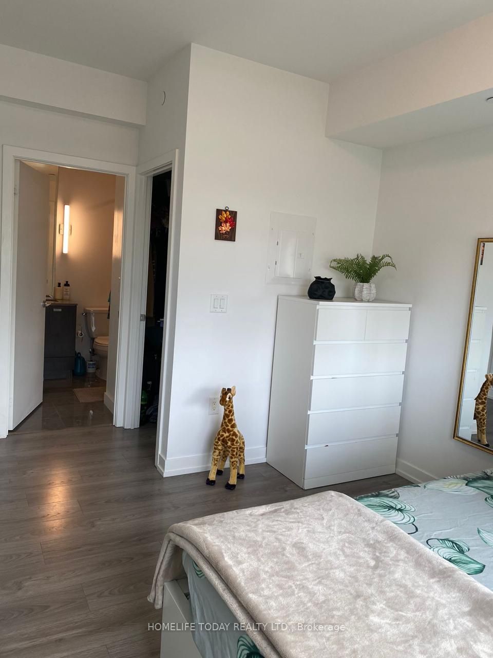 10 De Boers Dr, #601