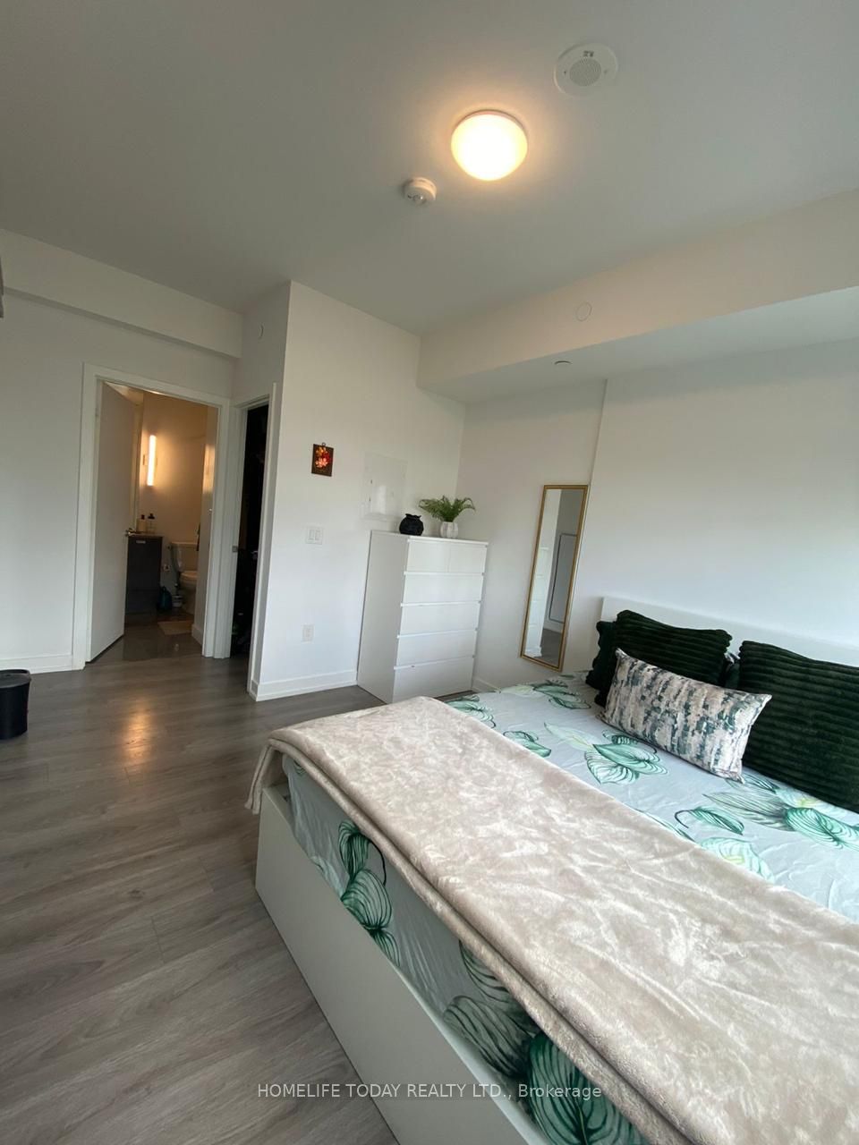 10 De Boers Dr, #601