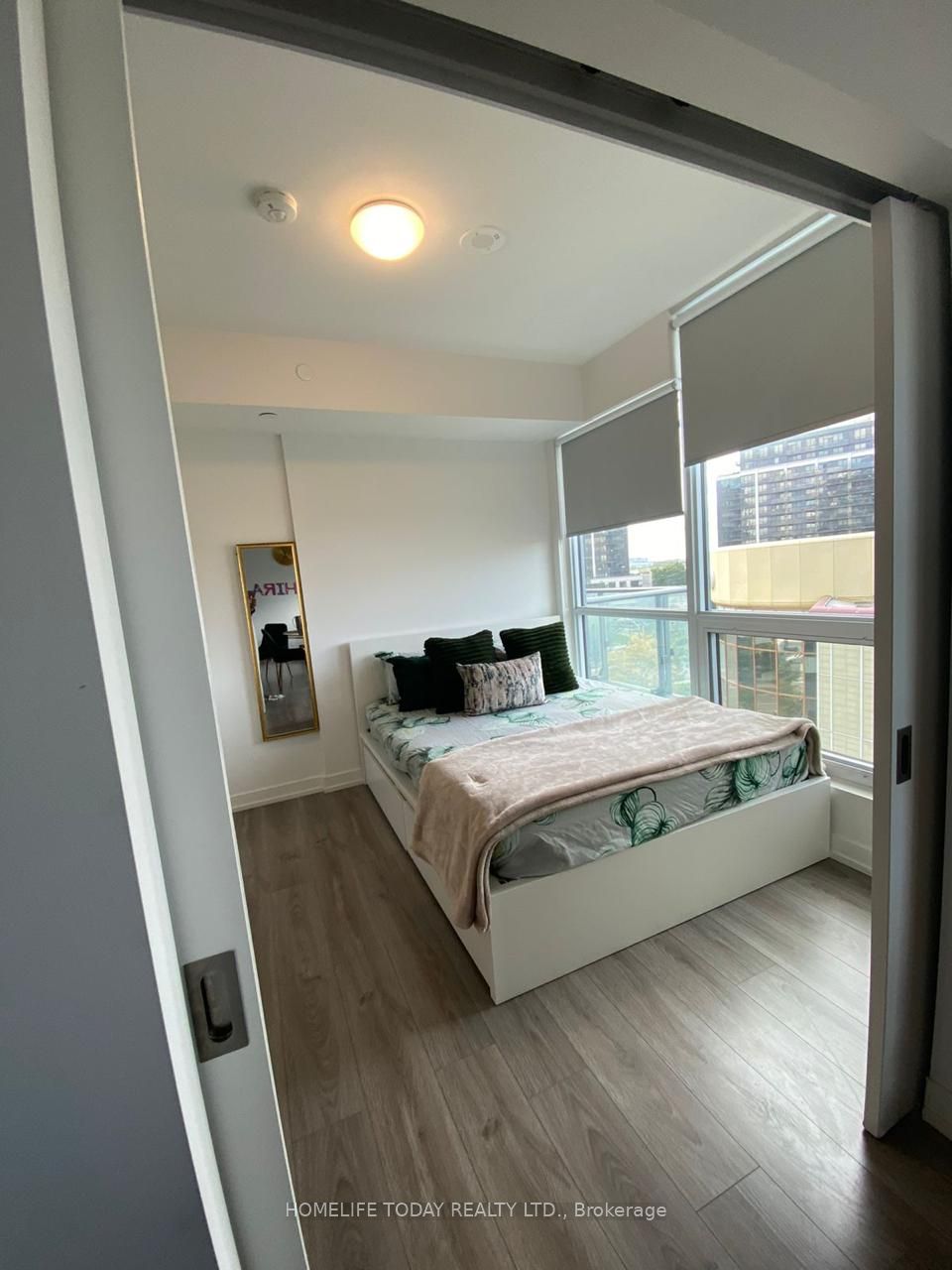 10 De Boers Dr, #601
