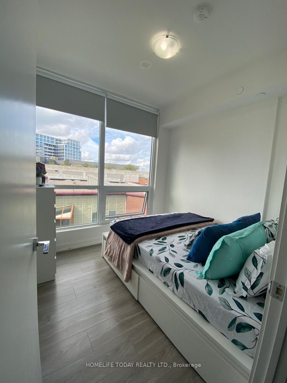 10 De Boers Dr, #601