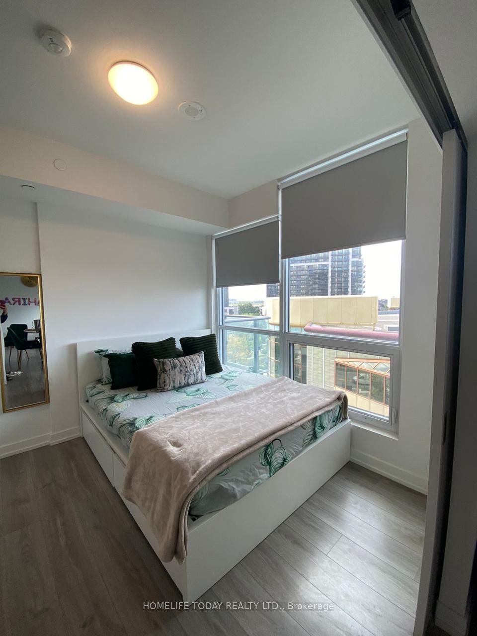 10 De Boers Dr, #601