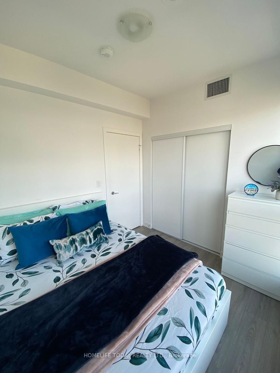 10 De Boers Dr, #601