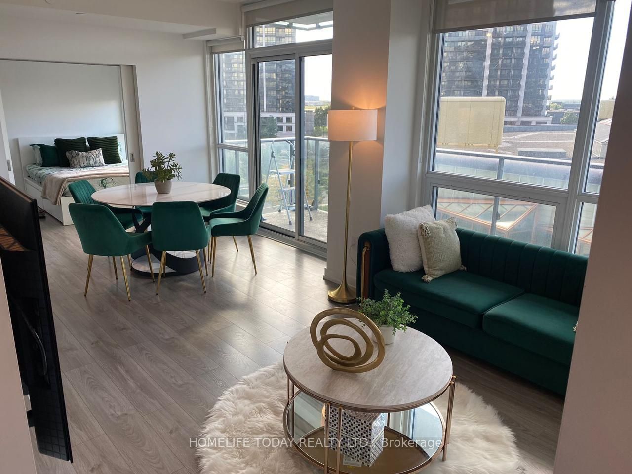 10 De Boers Dr, #601