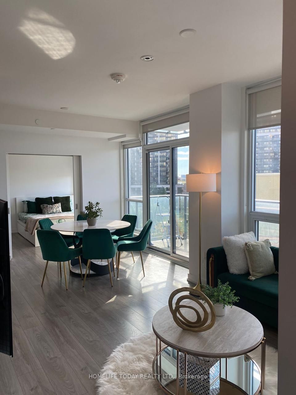 10 De Boers Dr, #601