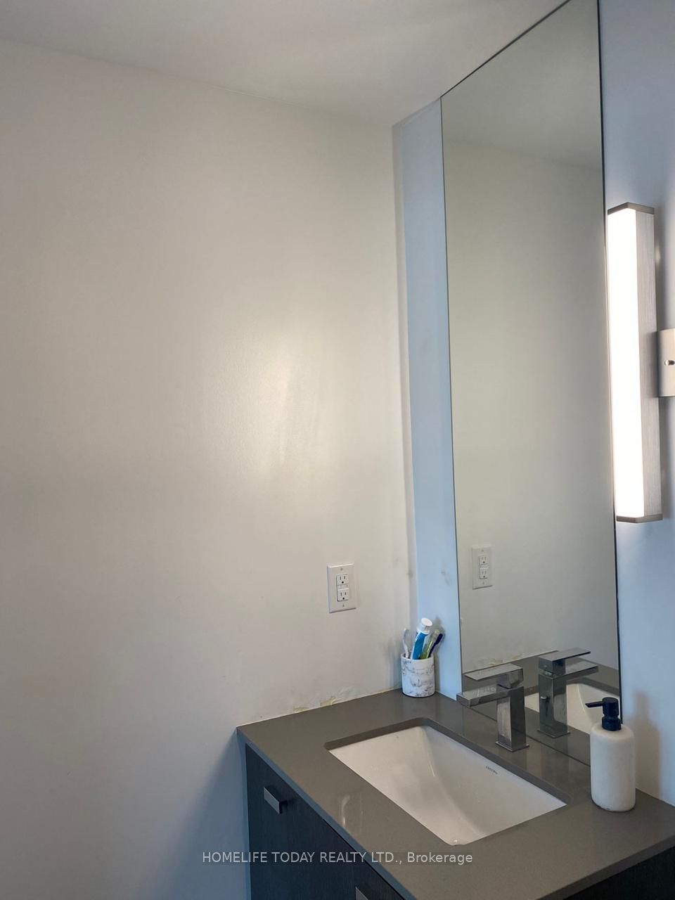 10 De Boers Dr, #601