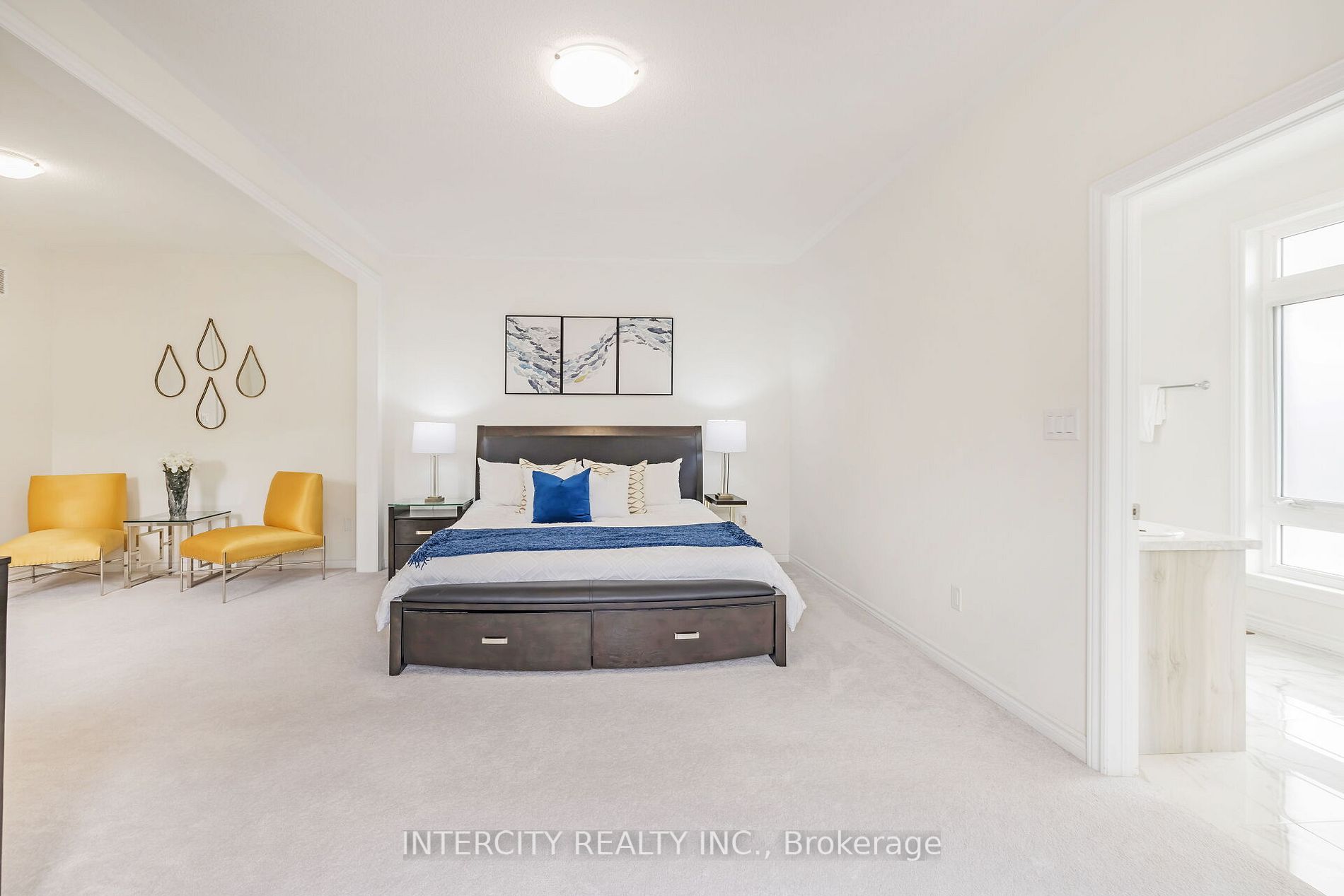 54 Moorcroft Pl