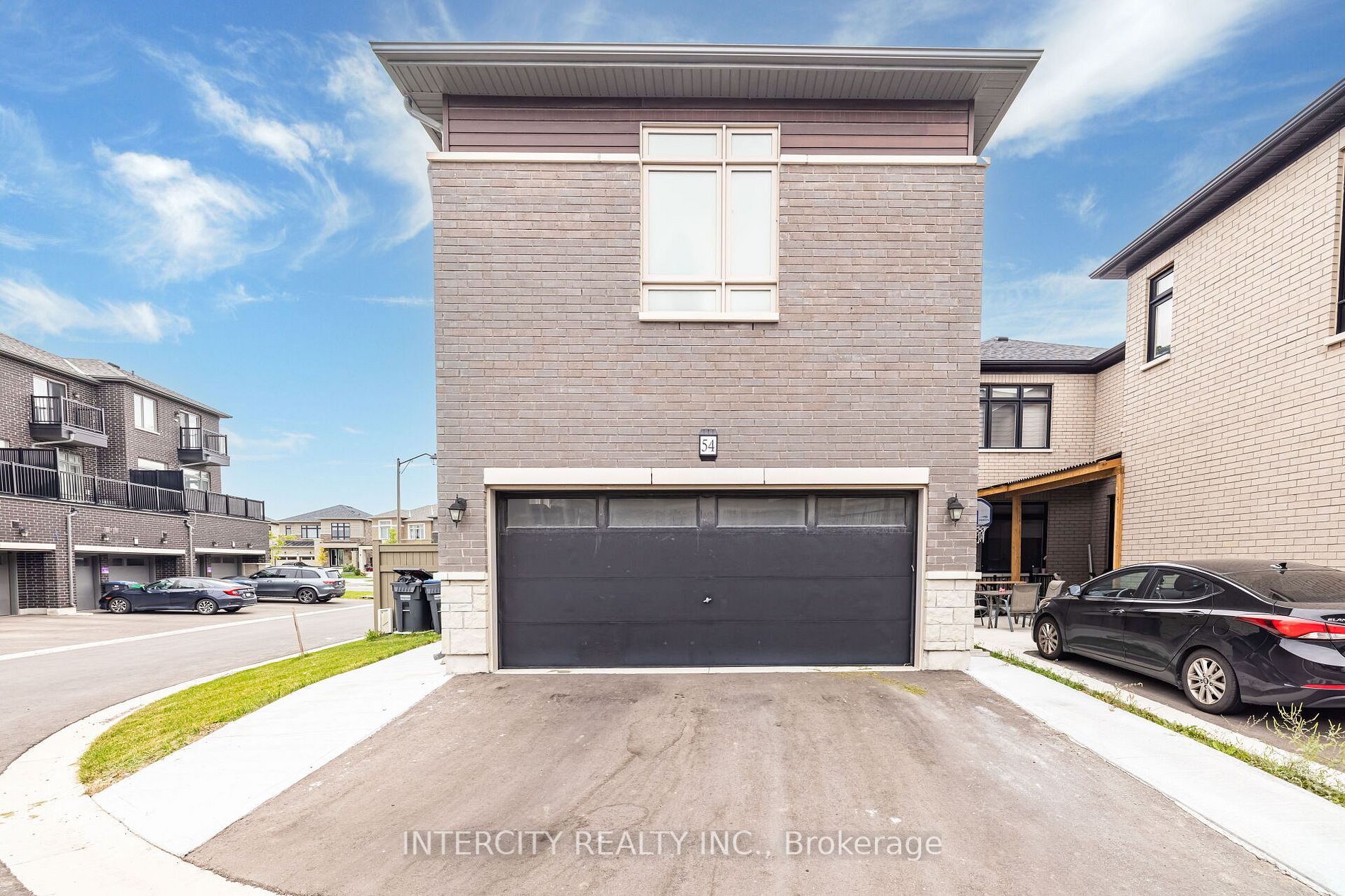 54 Moorcroft Pl