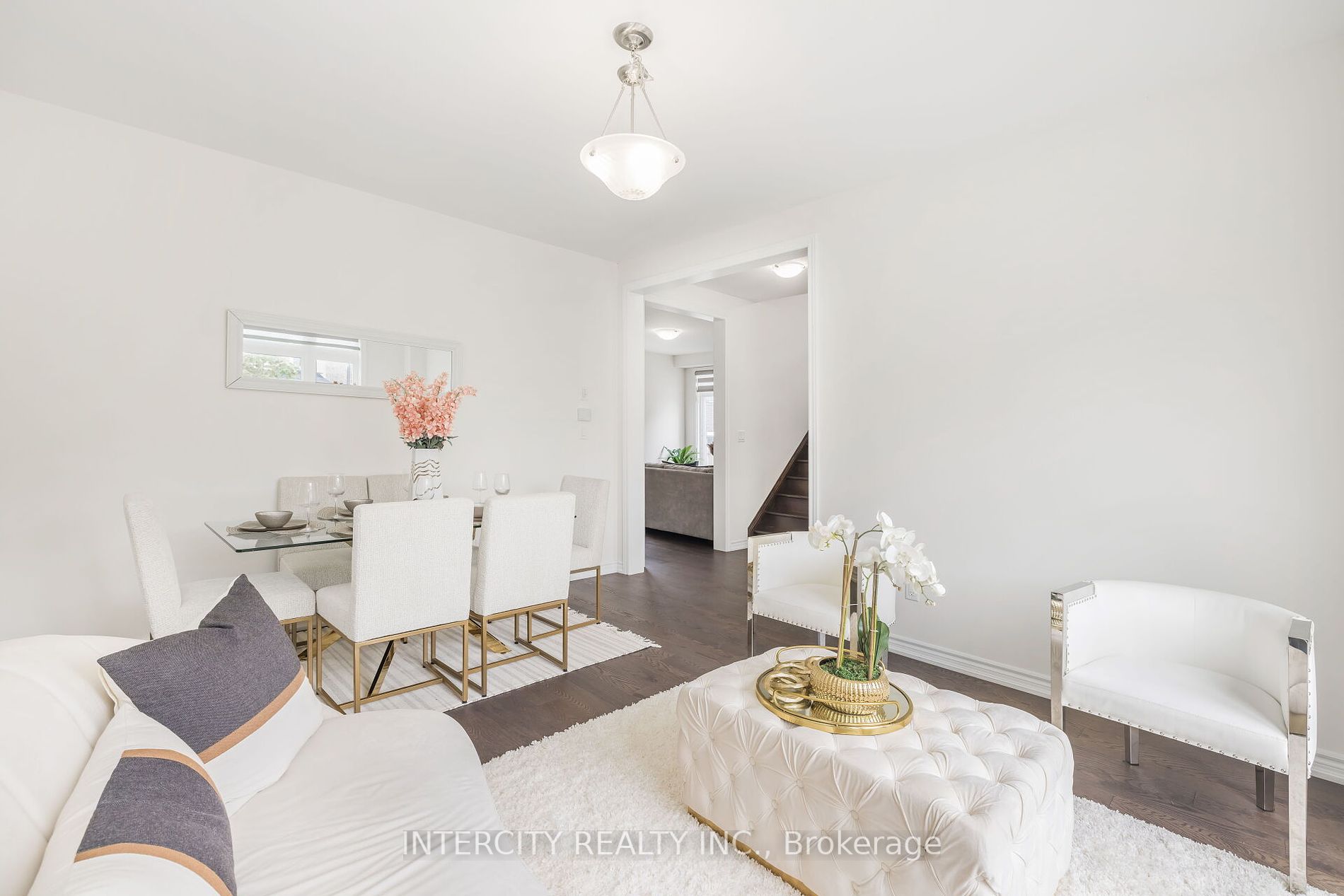 54 Moorcroft Pl