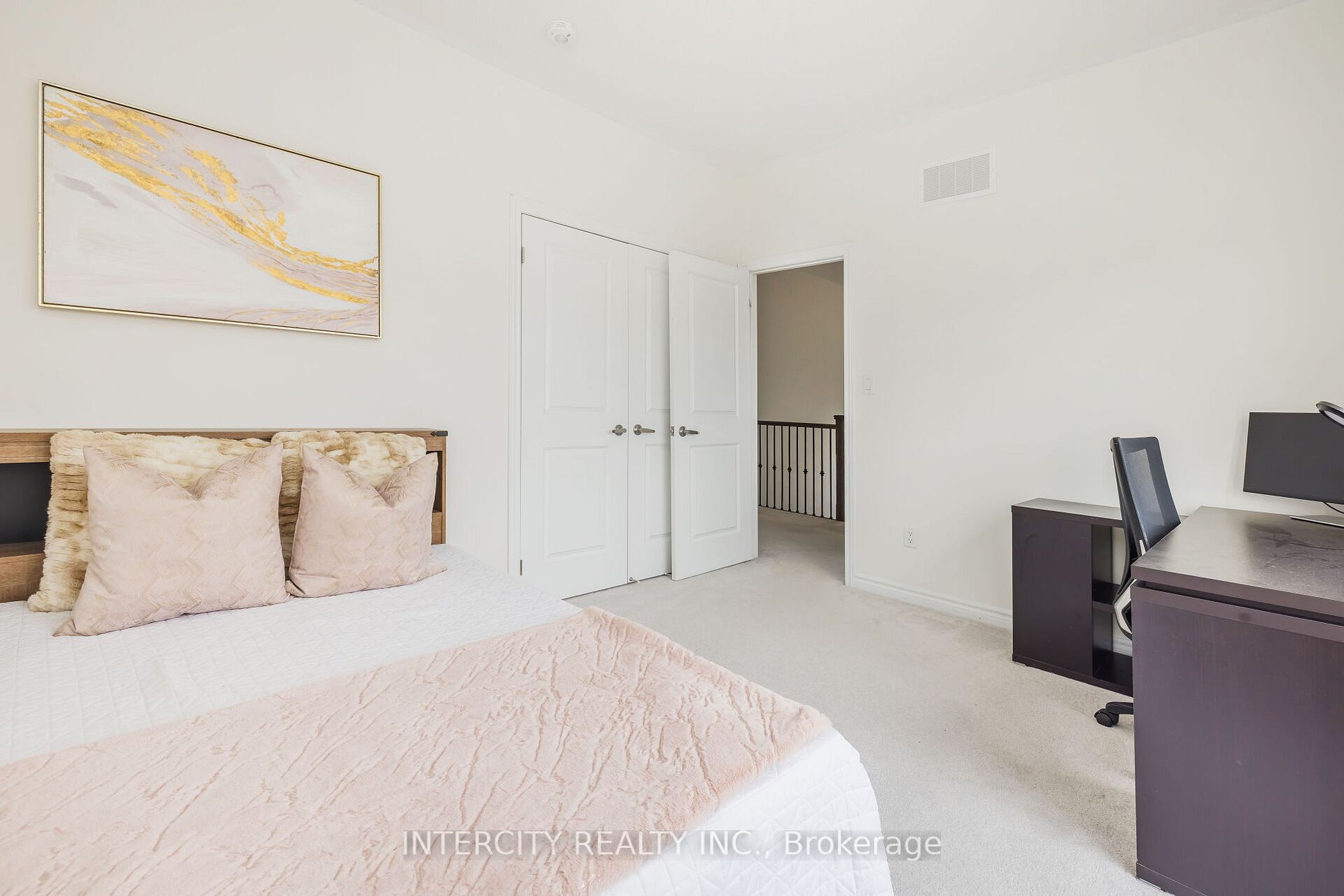 54 Moorcroft Pl