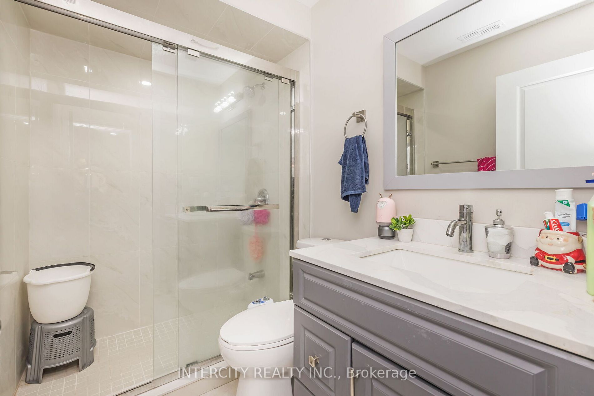 54 Moorcroft Pl