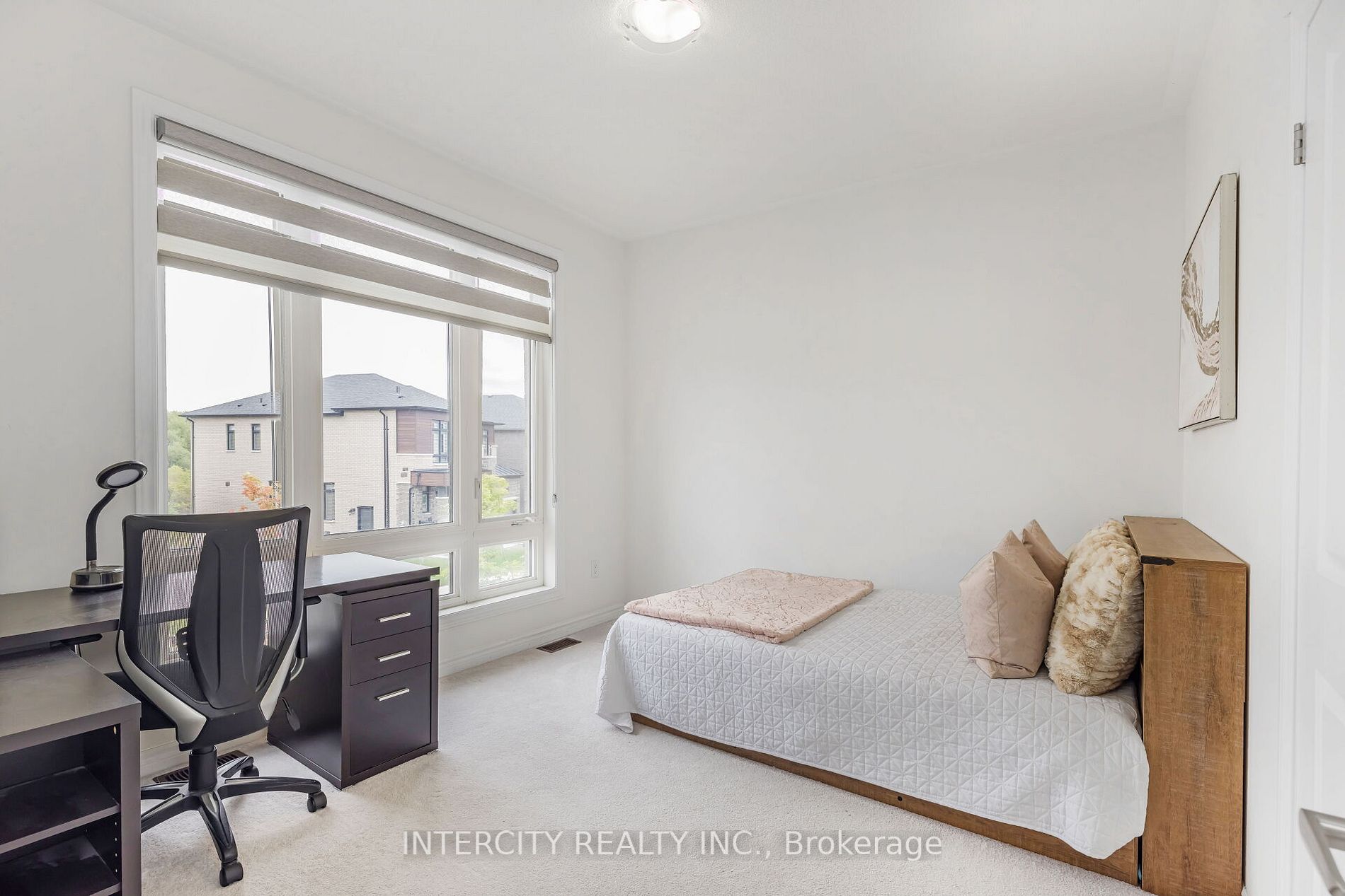 54 Moorcroft Pl