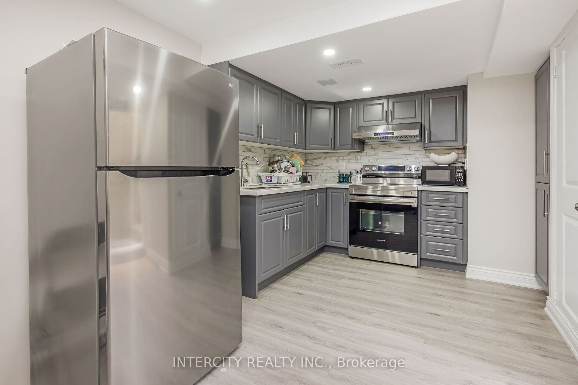54 Moorcroft Pl