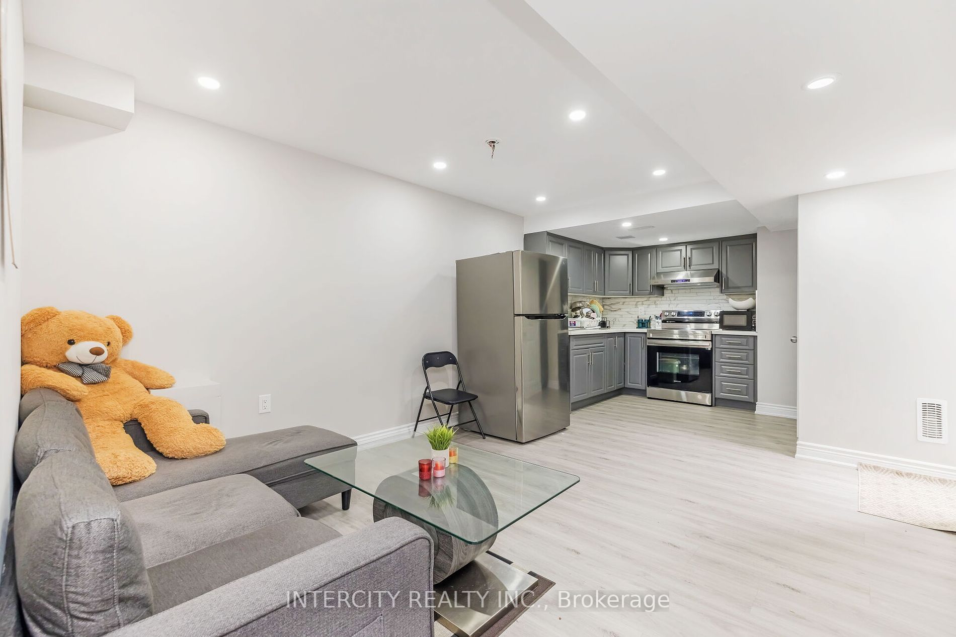 54 Moorcroft Pl