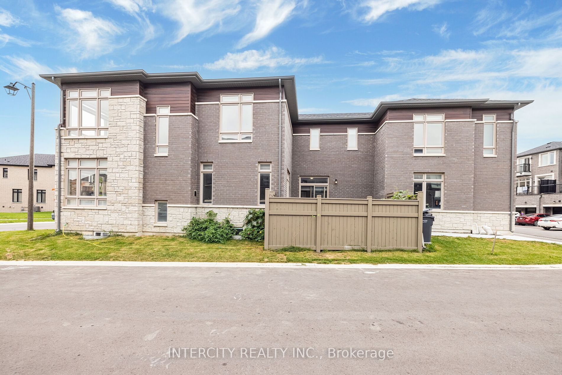 54 Moorcroft Pl