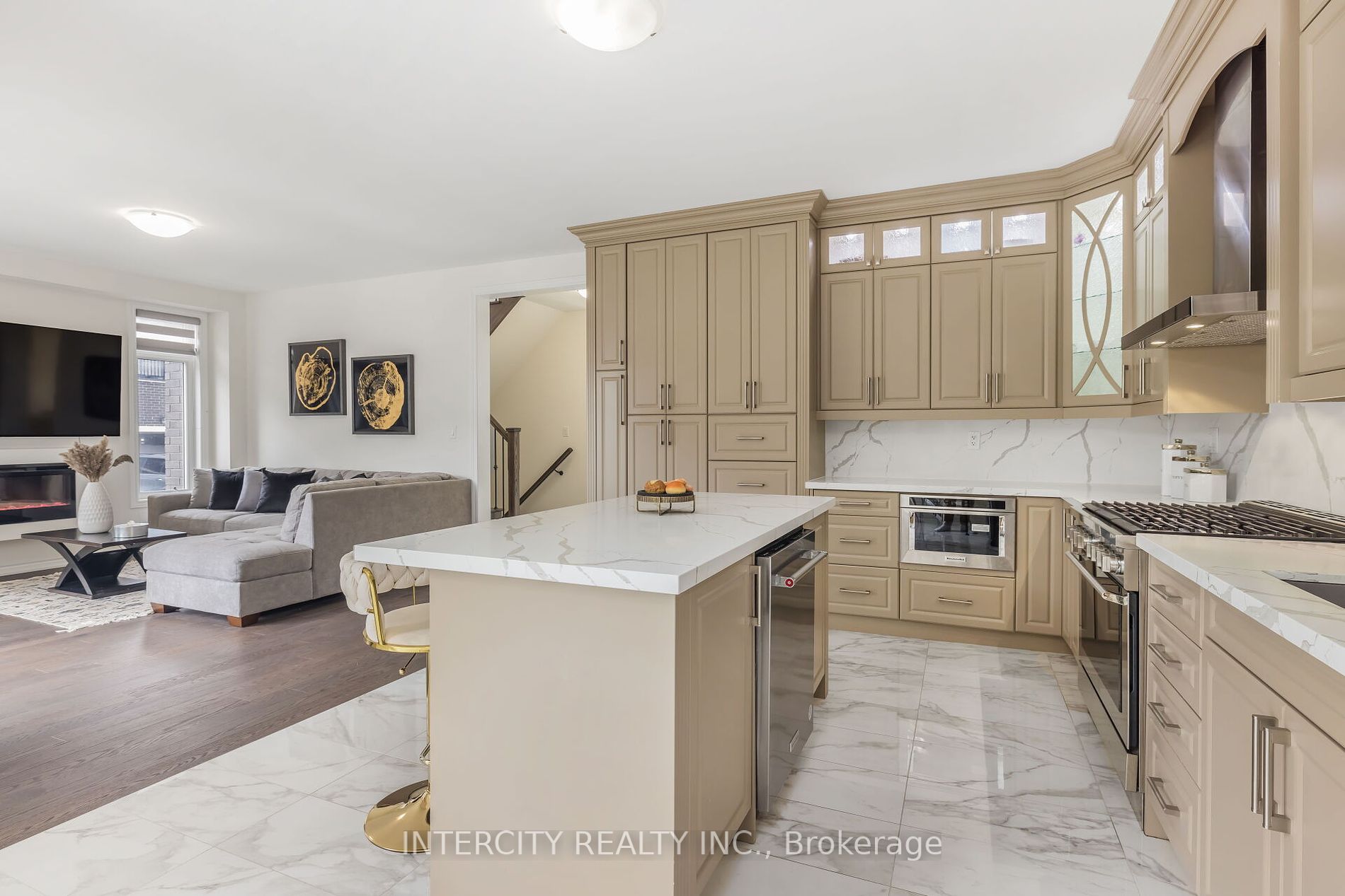 54 Moorcroft Pl