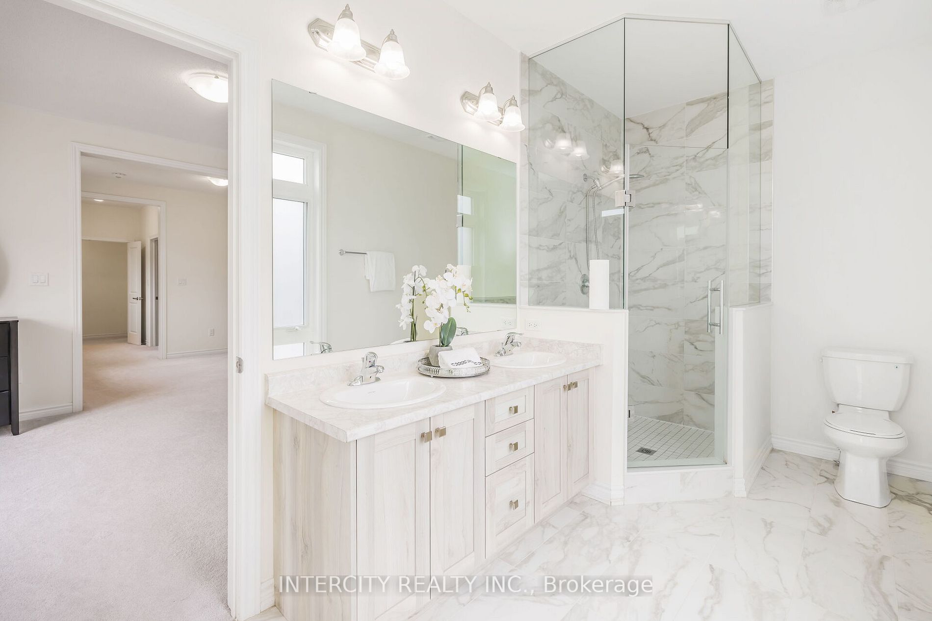 54 Moorcroft Pl