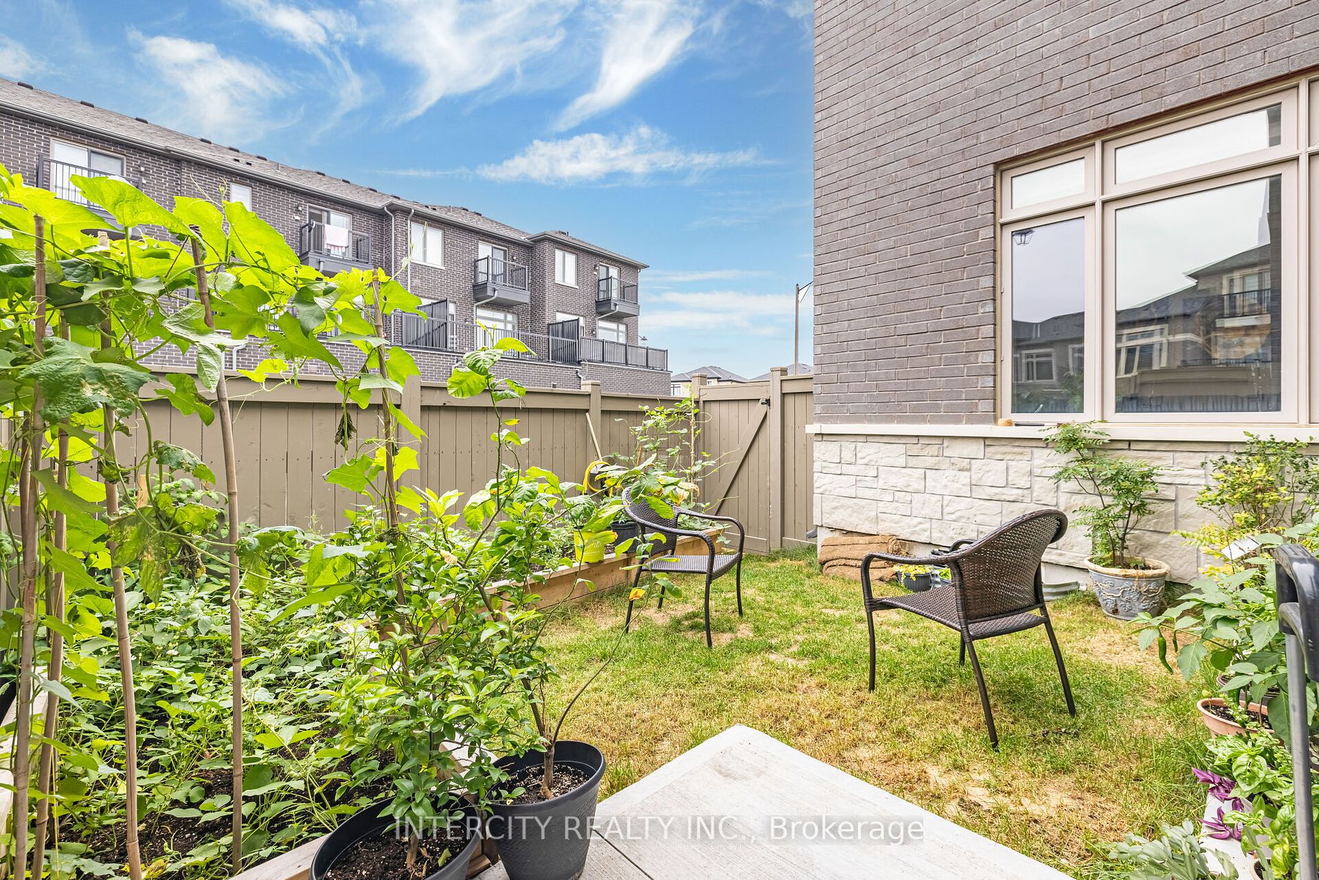54 Moorcroft Pl
