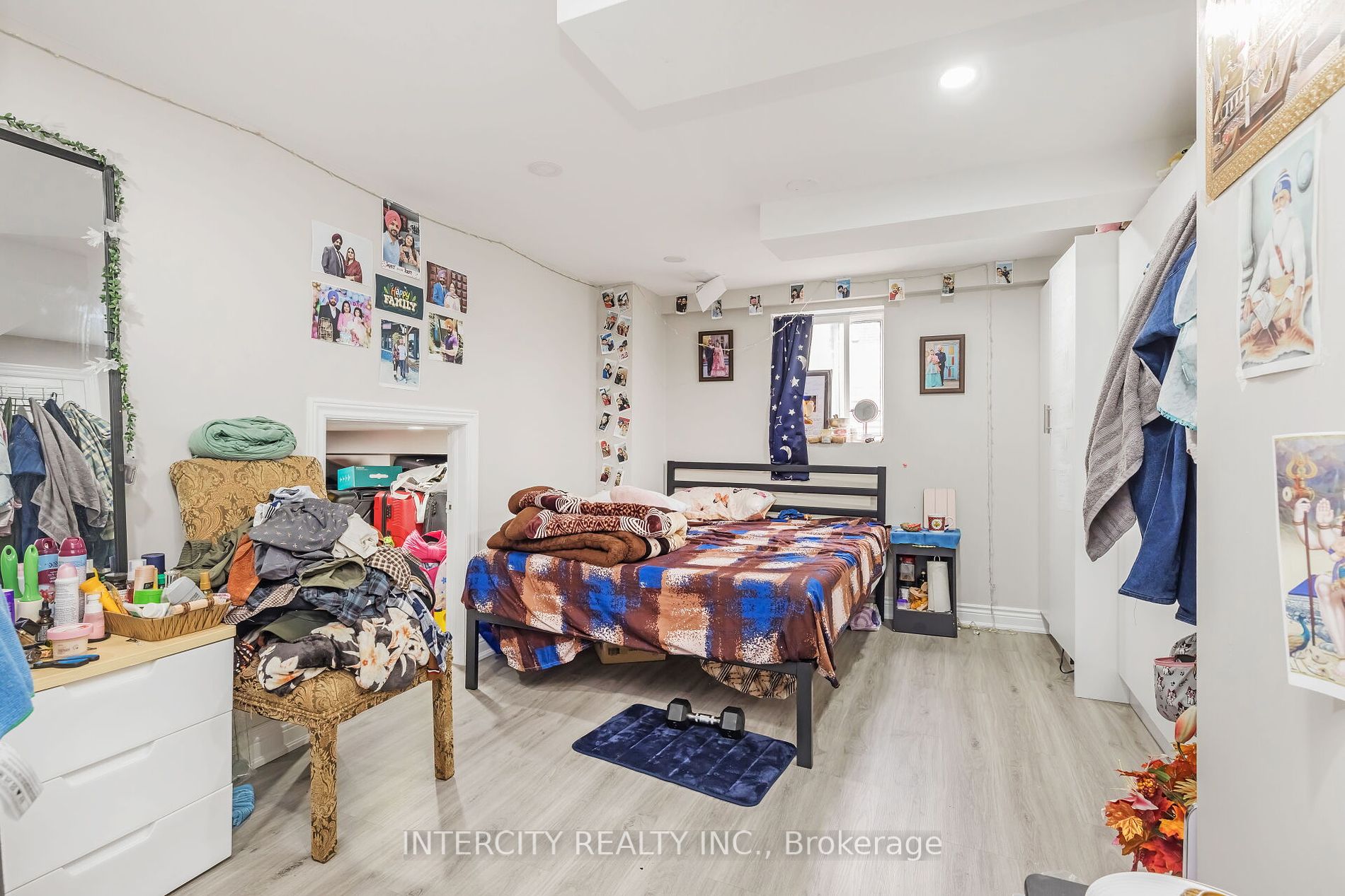 54 Moorcroft Pl