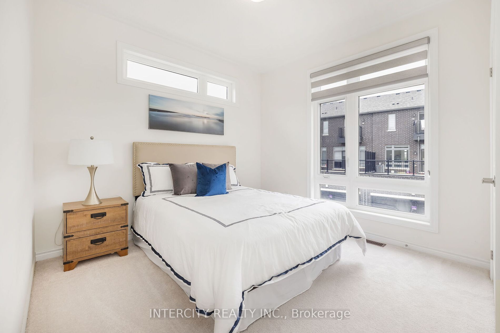 54 Moorcroft Pl