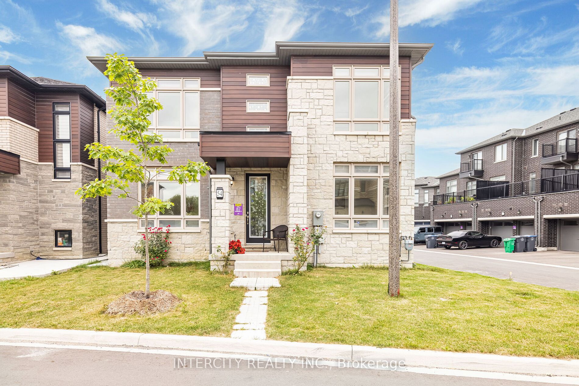 54 Moorcroft Pl