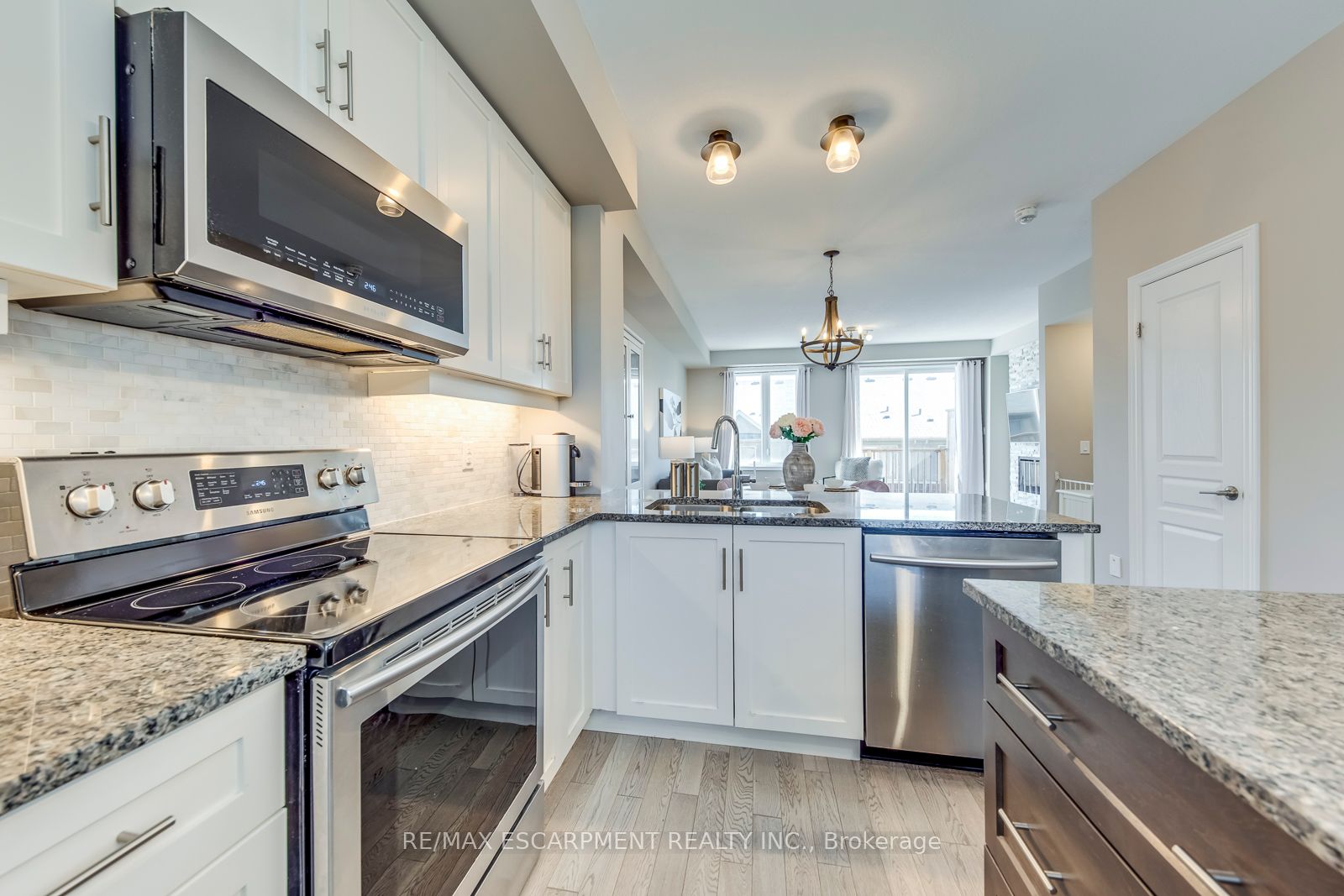 386 Belcourt Common