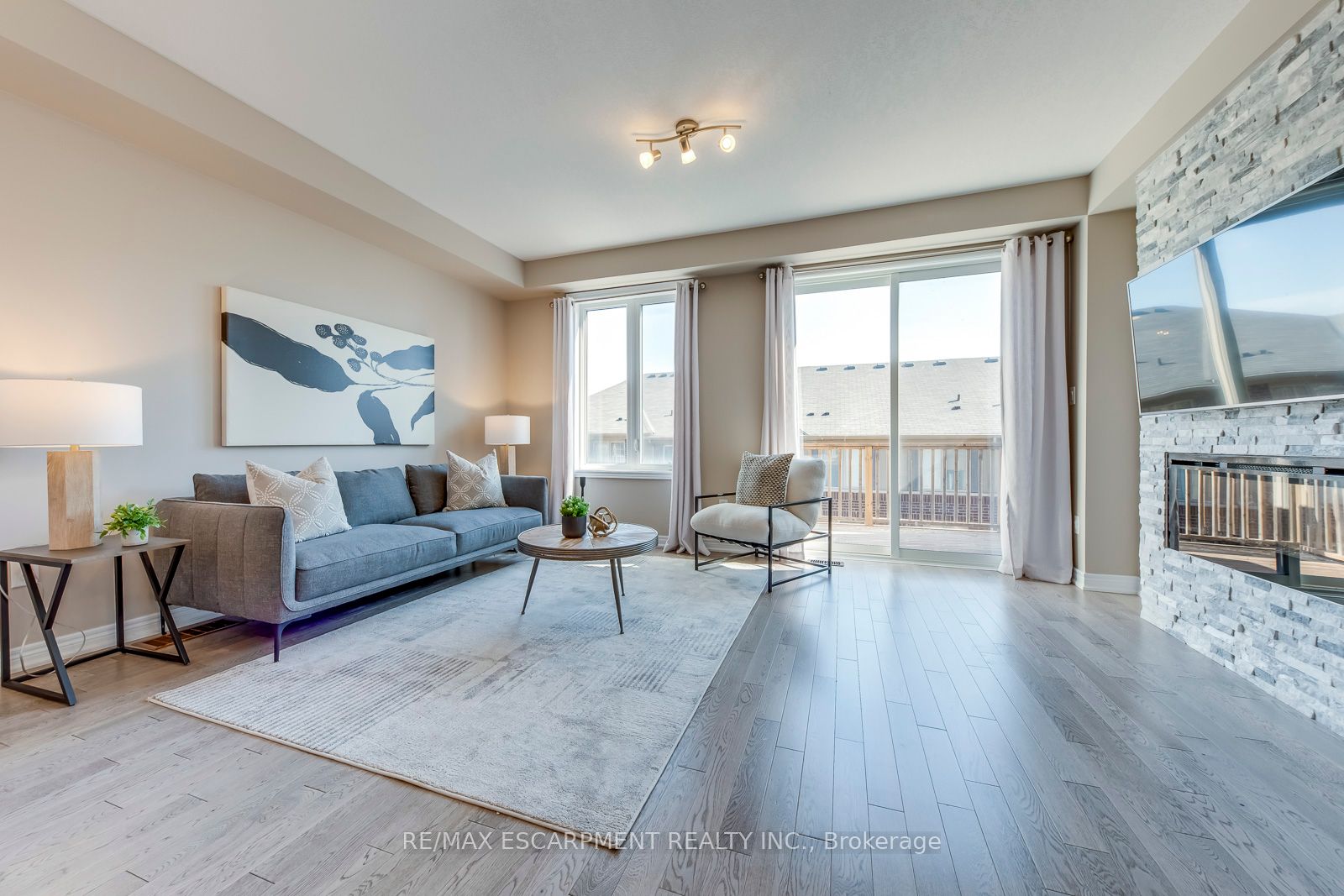386 Belcourt Common