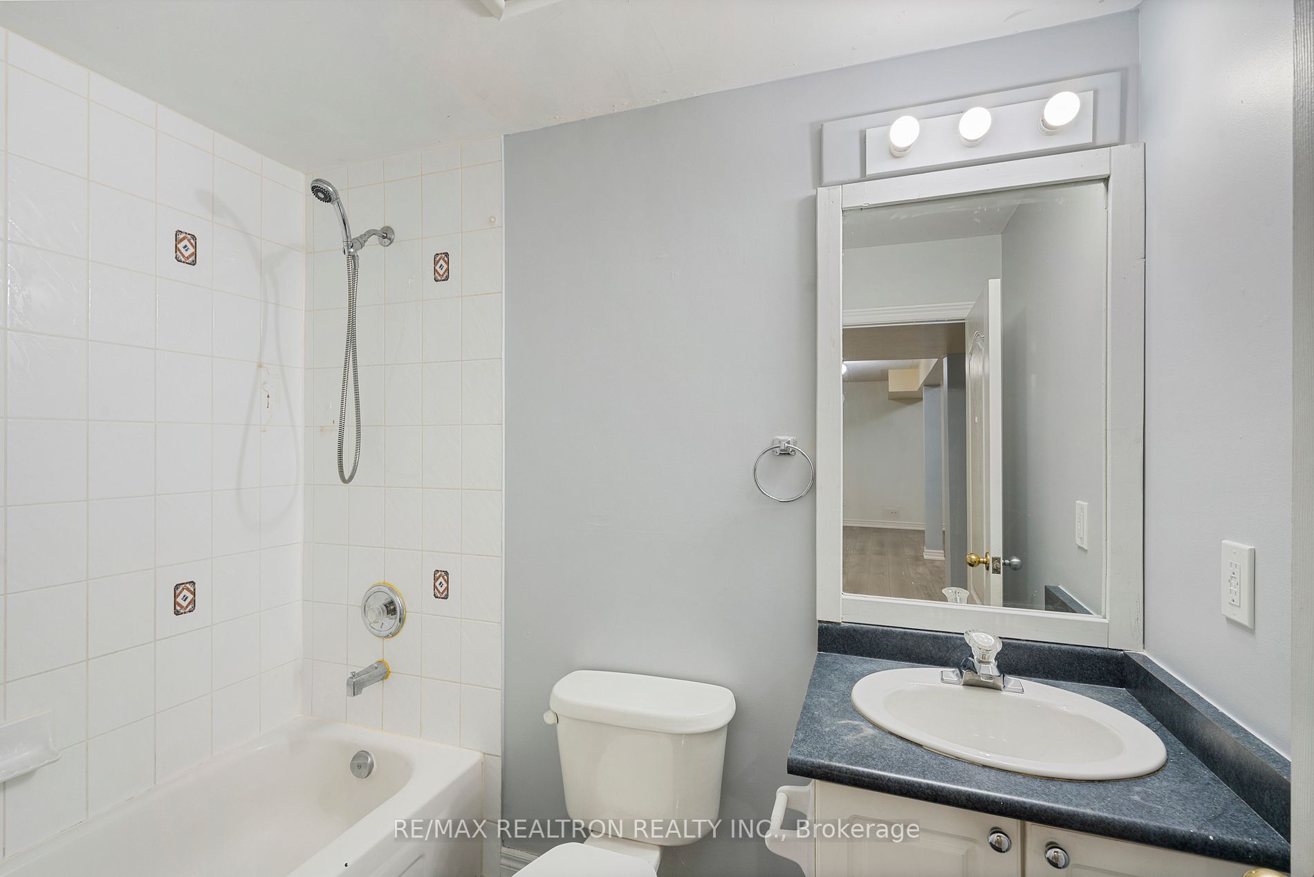 1093 Lamplight Way