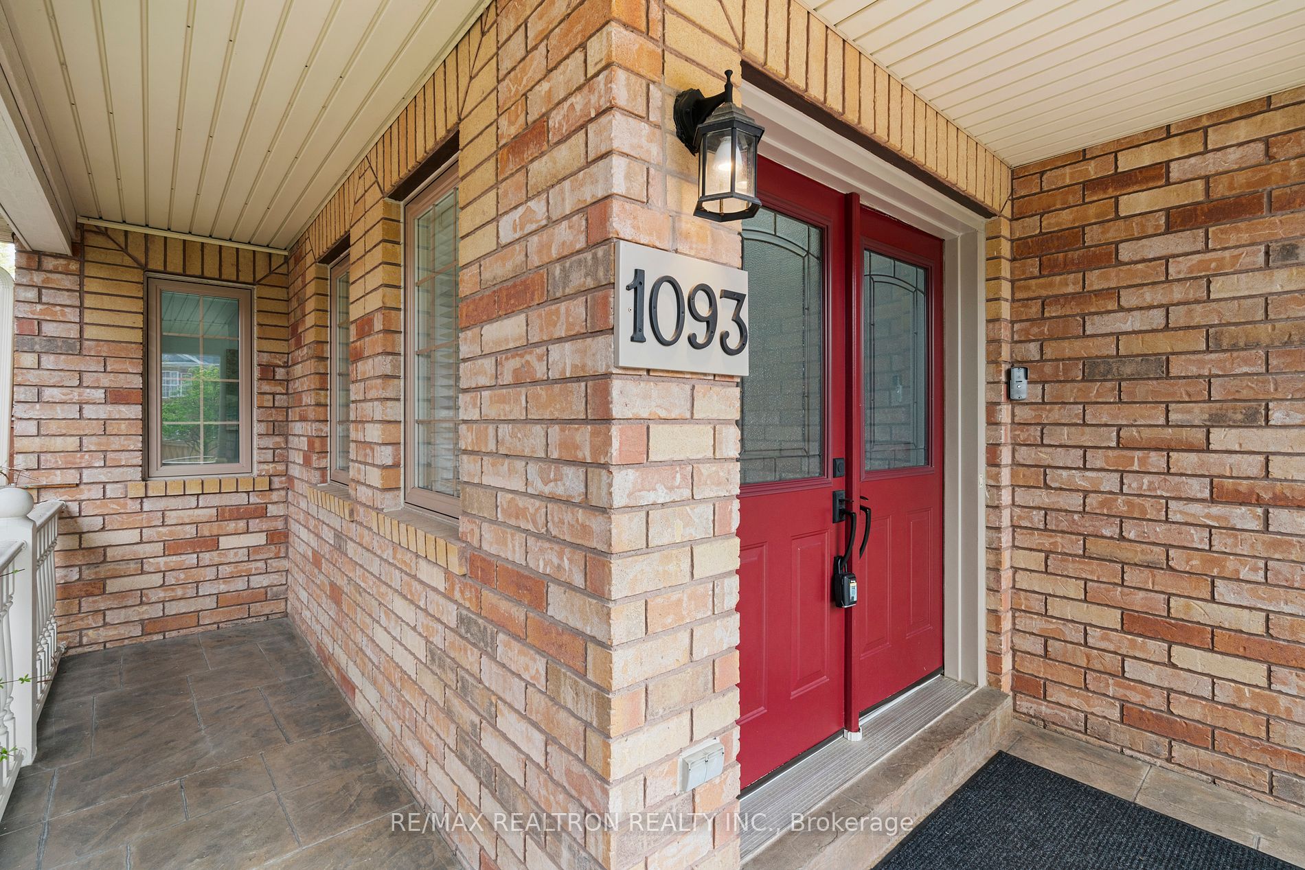 1093 Lamplight Way