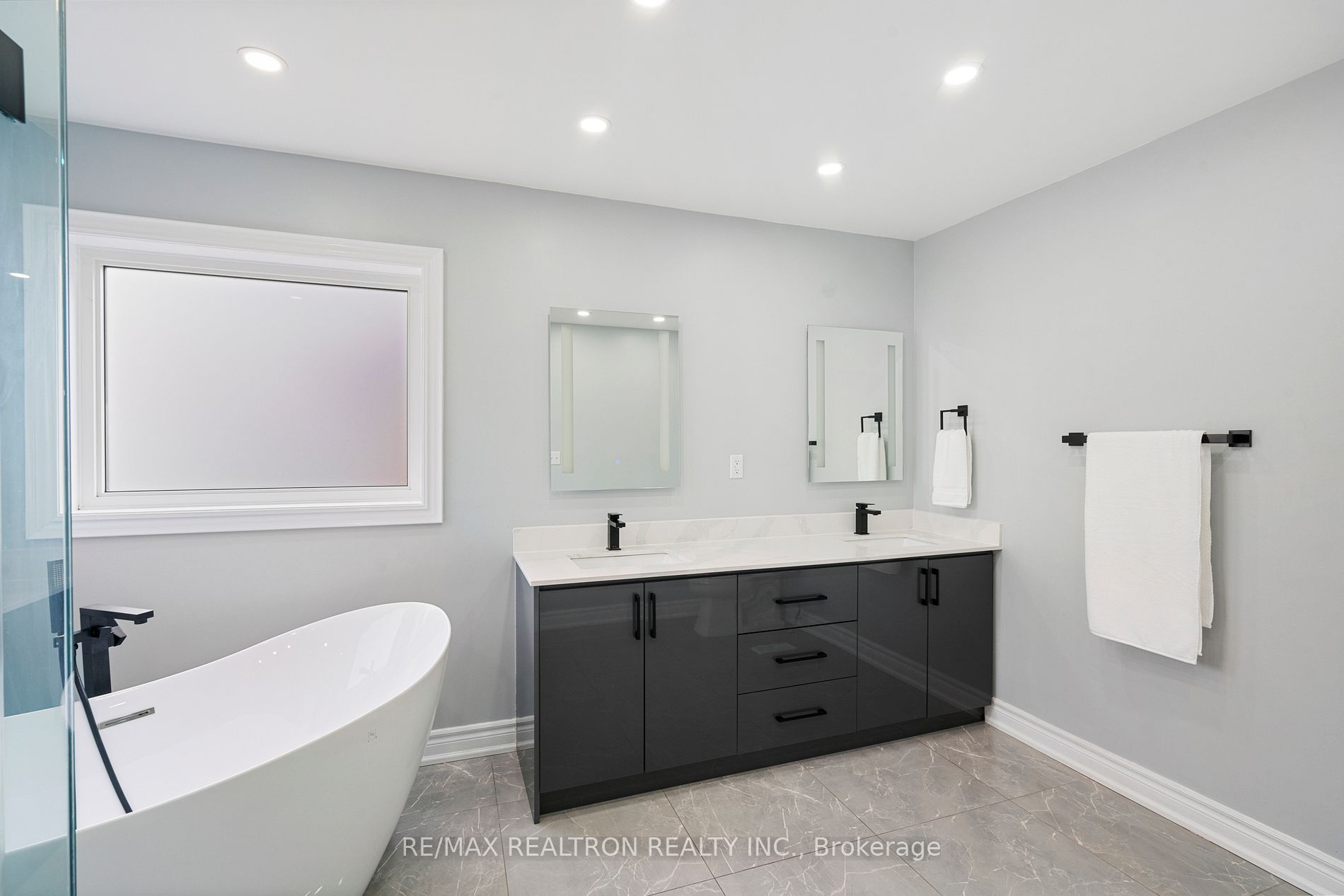 1093 Lamplight Way